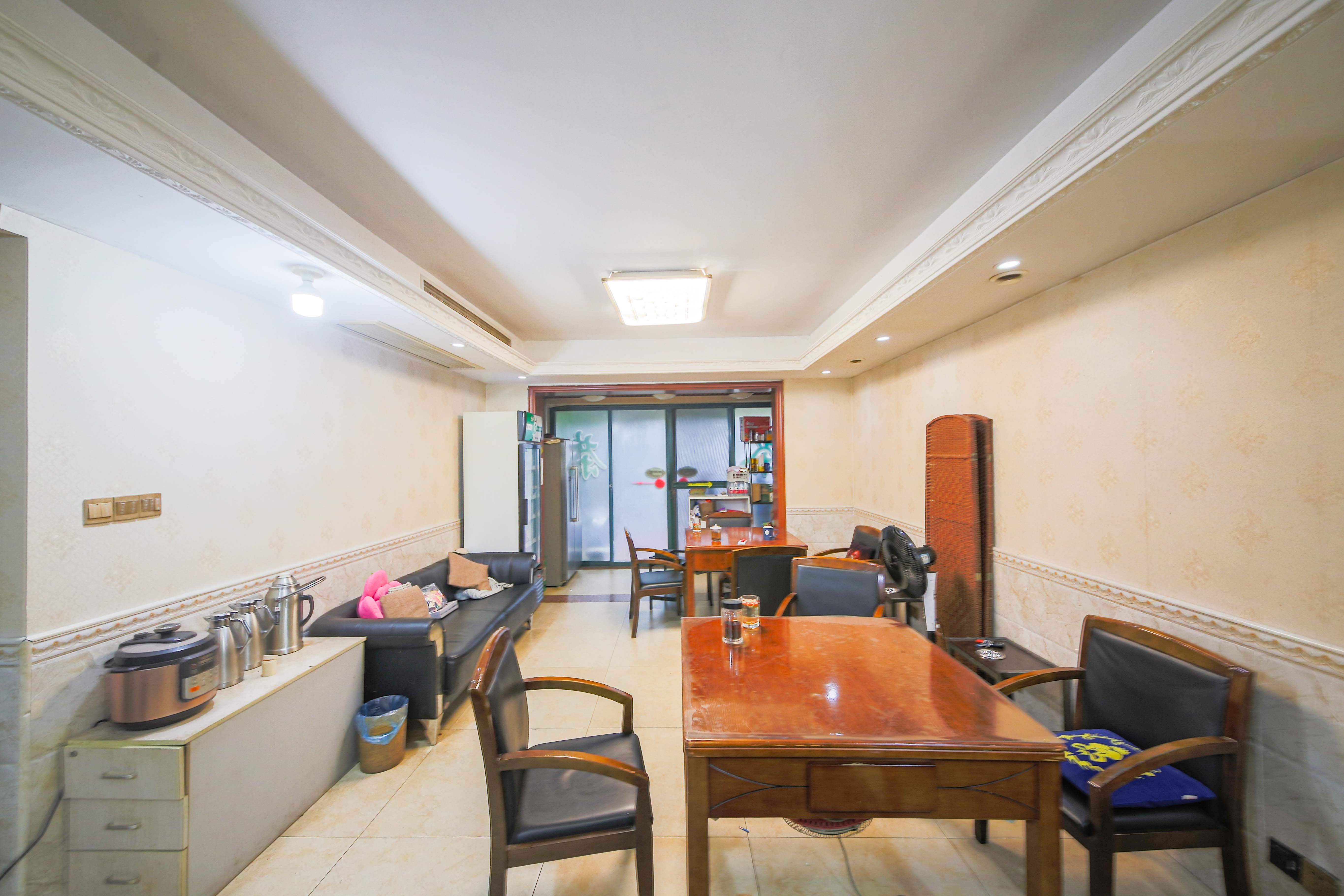 克拉美丽山庄(晟领国际) 3室2厅2卫 124.0万 克拉美丽山庄(晟领国际) 3室2厅2卫 124.0万客厅