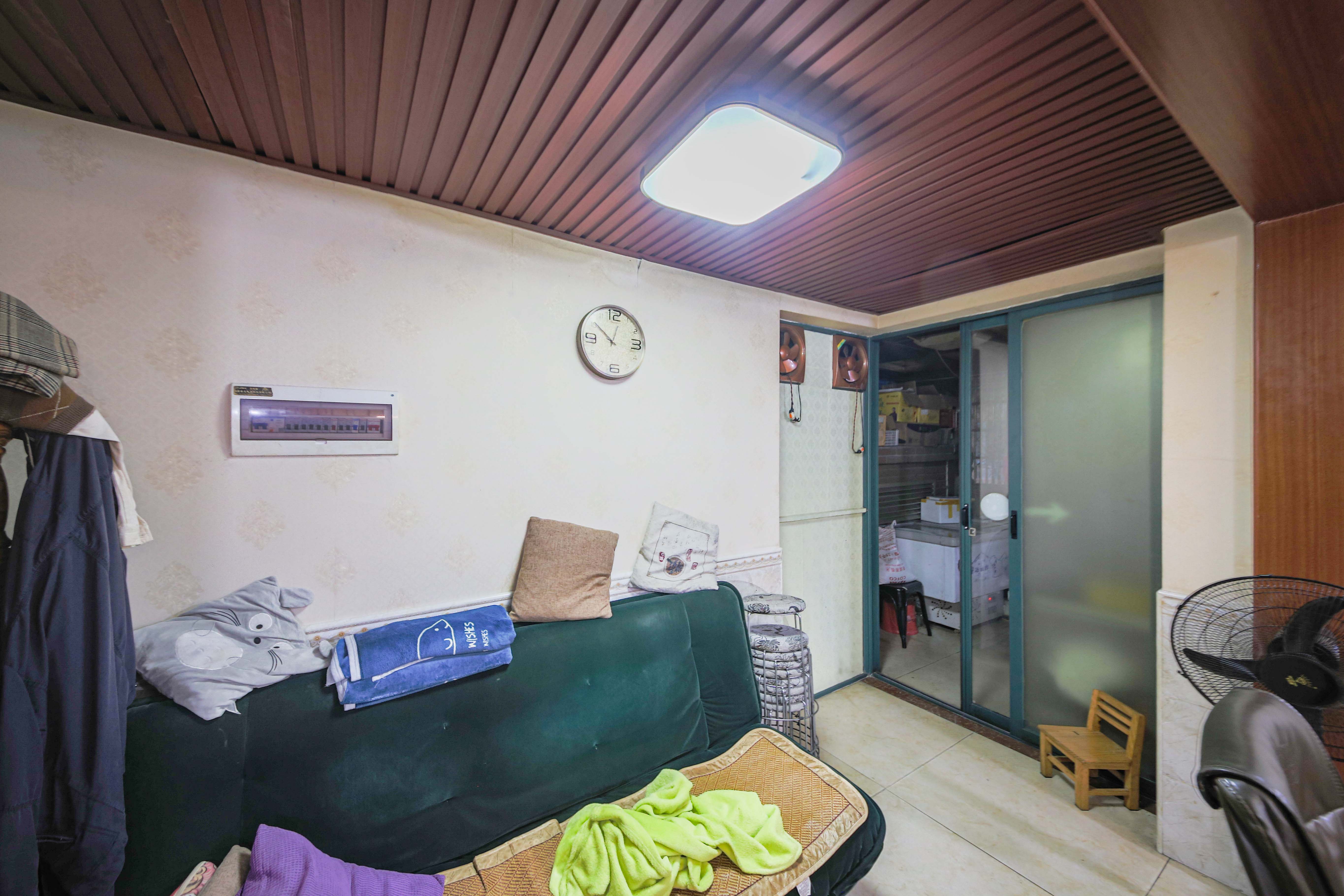 克拉美丽山庄(晟领国际) 3室2厅2卫 124.0万 克拉美丽山庄(晟领国际) 3室2厅2卫 124.0万阳台