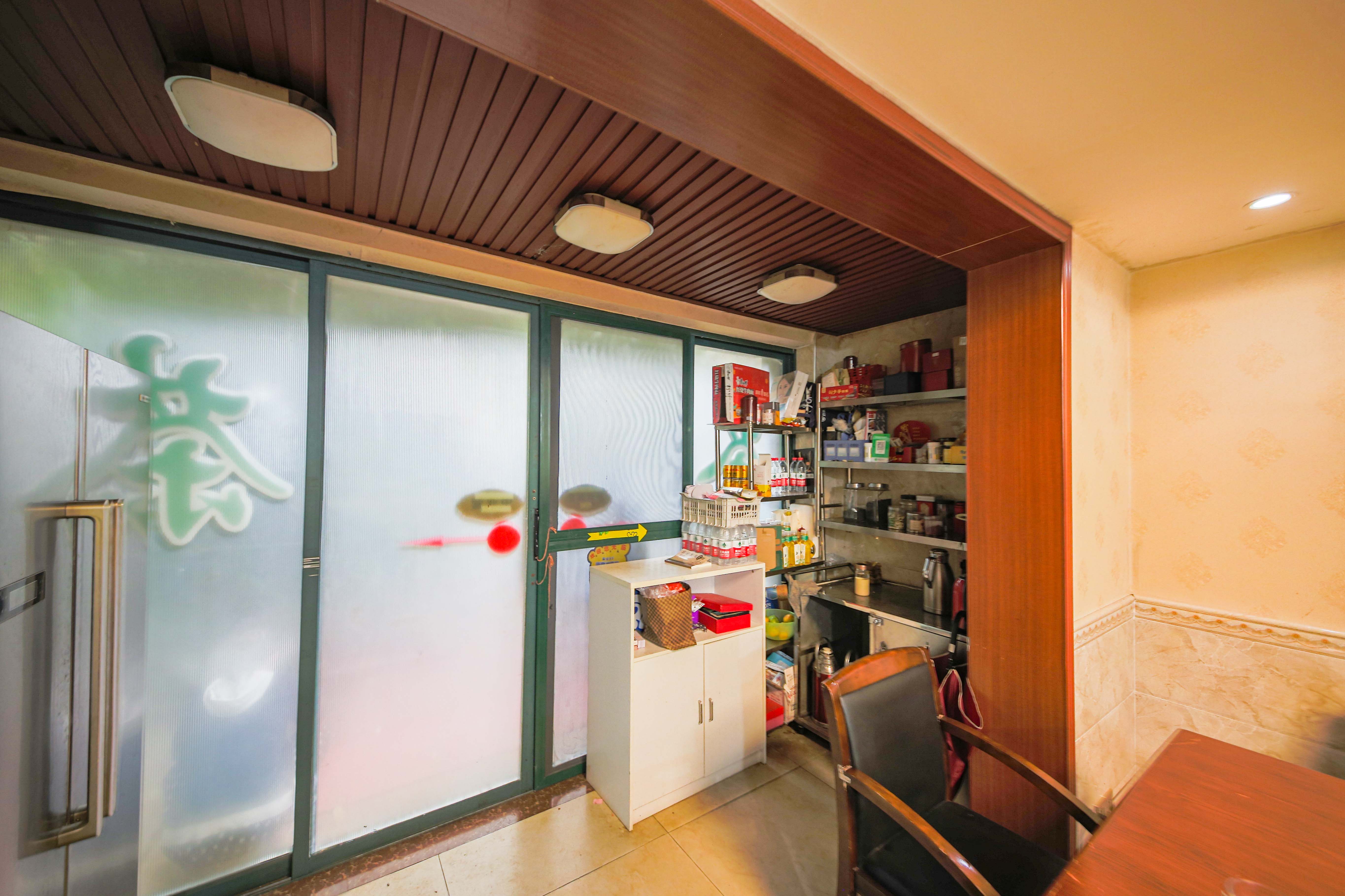 克拉美丽山庄(晟领国际) 3室2厅2卫 124.0万 克拉美丽山庄(晟领国际) 3室2厅2卫 124.0万阳台