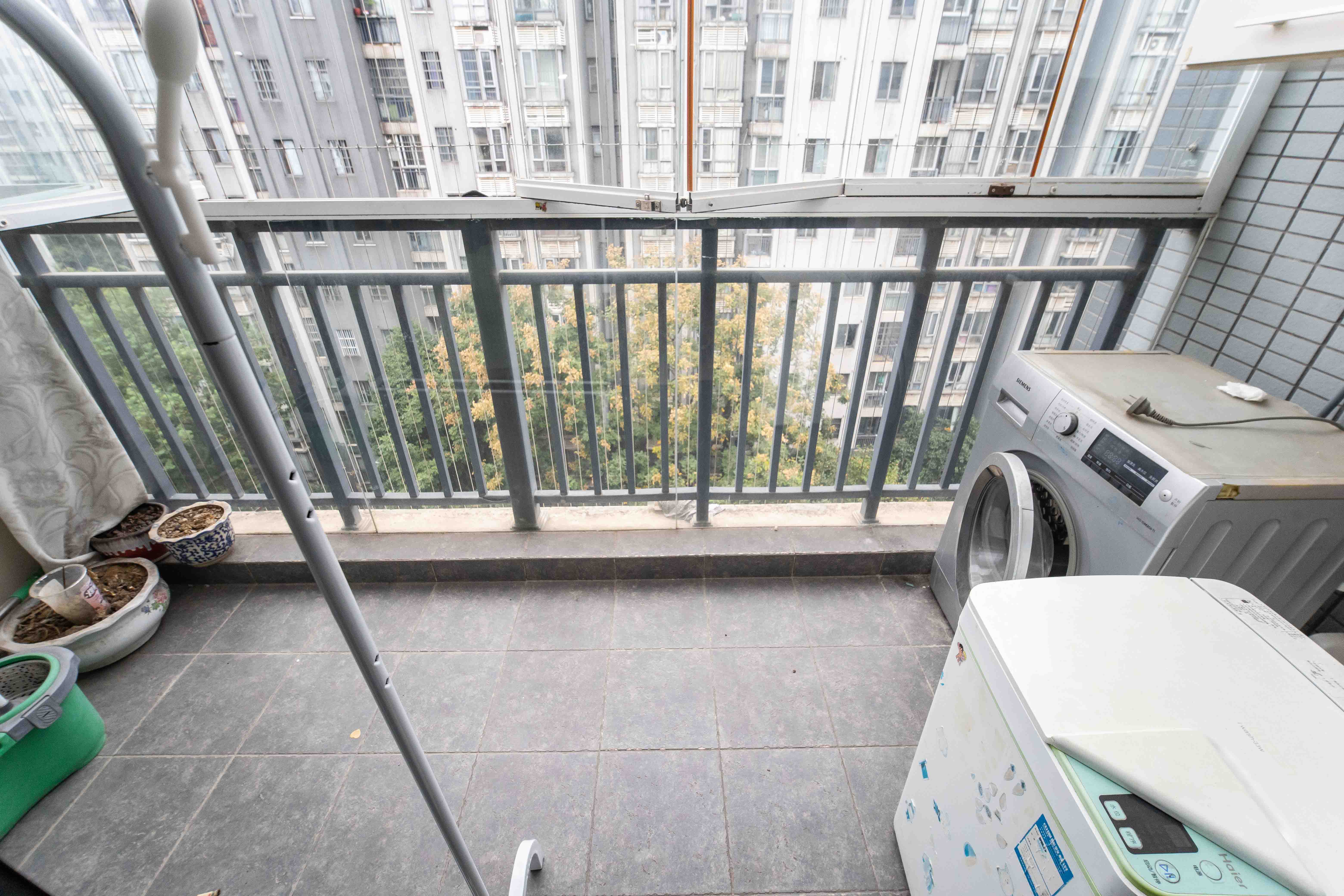 长房东郡  3室2厅2卫   134.80万阳台