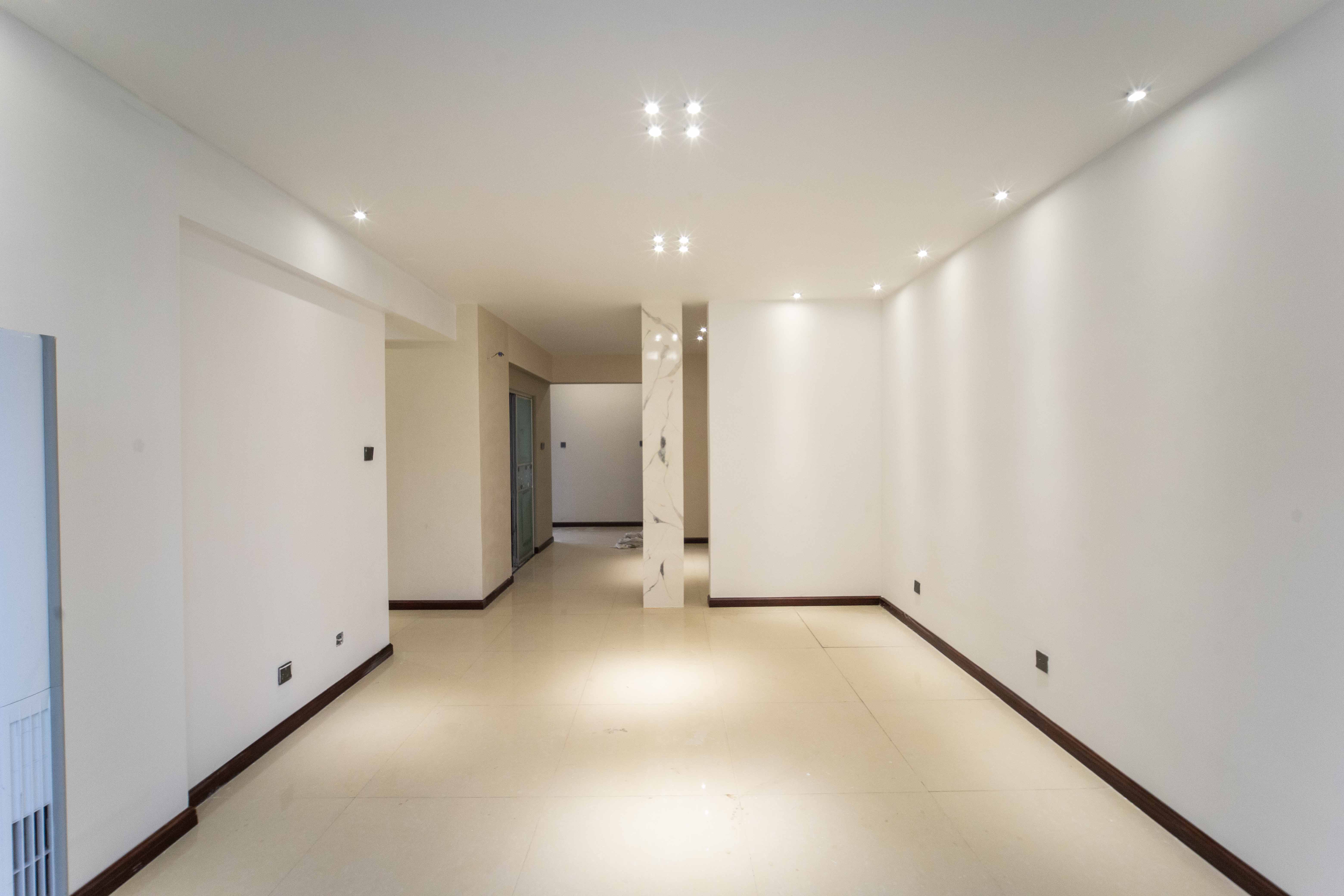 华城广场  2室2厅1卫    84.0万 华城广场  2室2厅1卫    84.0万客厅