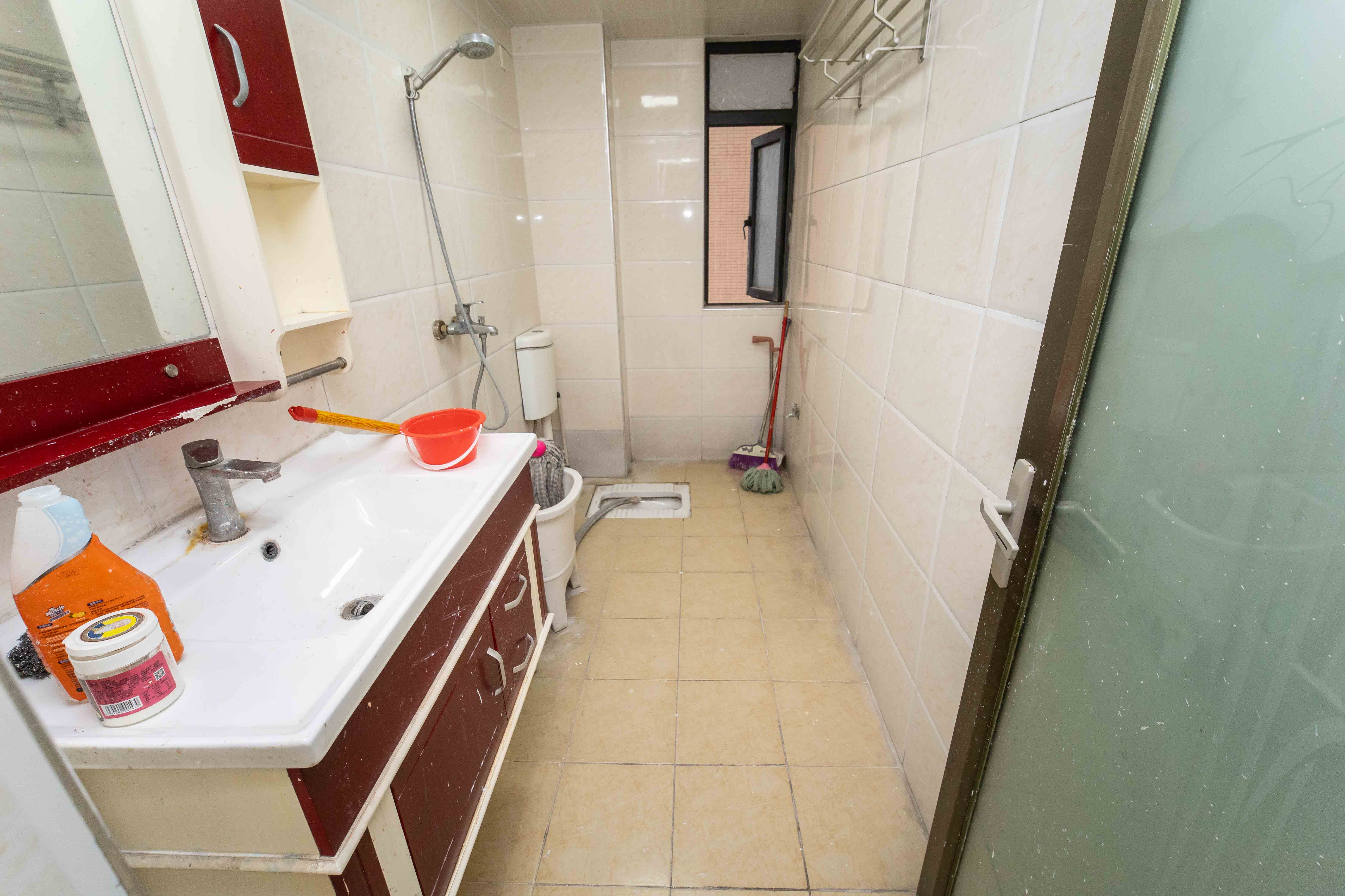 华城广场  2室2厅1卫    84.0万 华城广场  2室2厅1卫    84.0万卫生间