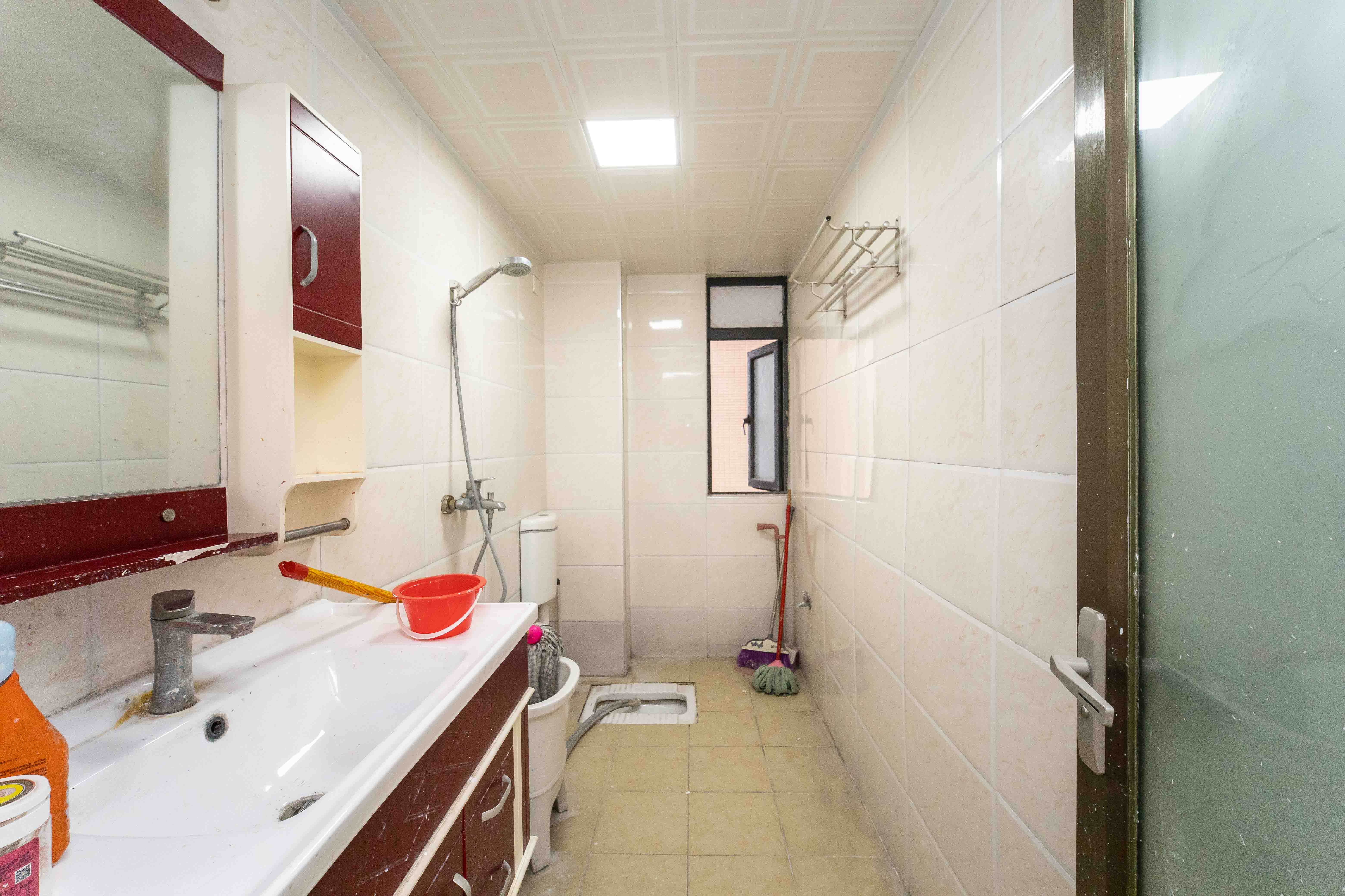 华城广场  2室2厅1卫    84.0万 华城广场  2室2厅1卫    84.0万卫生间