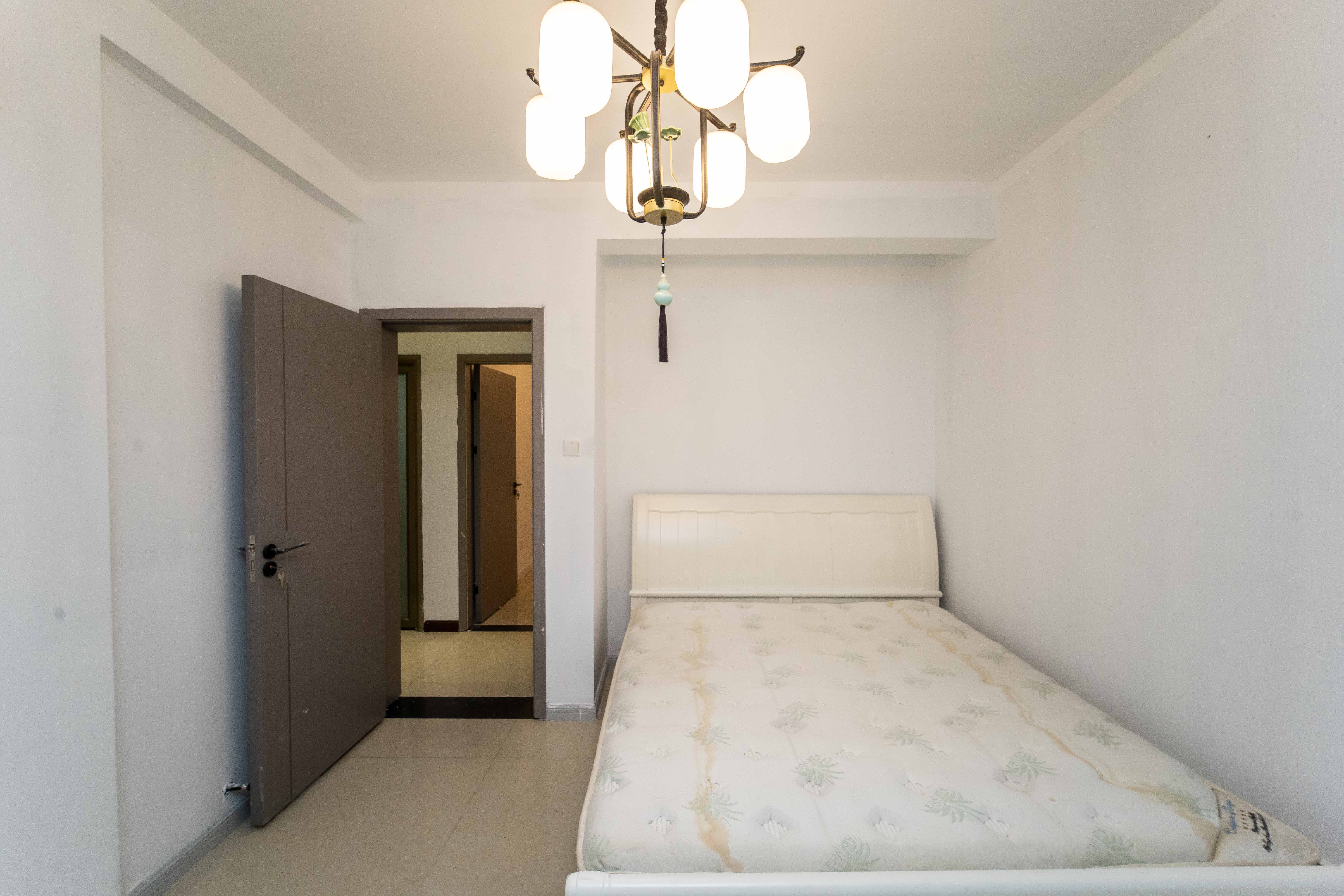 华城广场  2室2厅1卫    84.0万 华城广场  2室2厅1卫    84.0万卧室