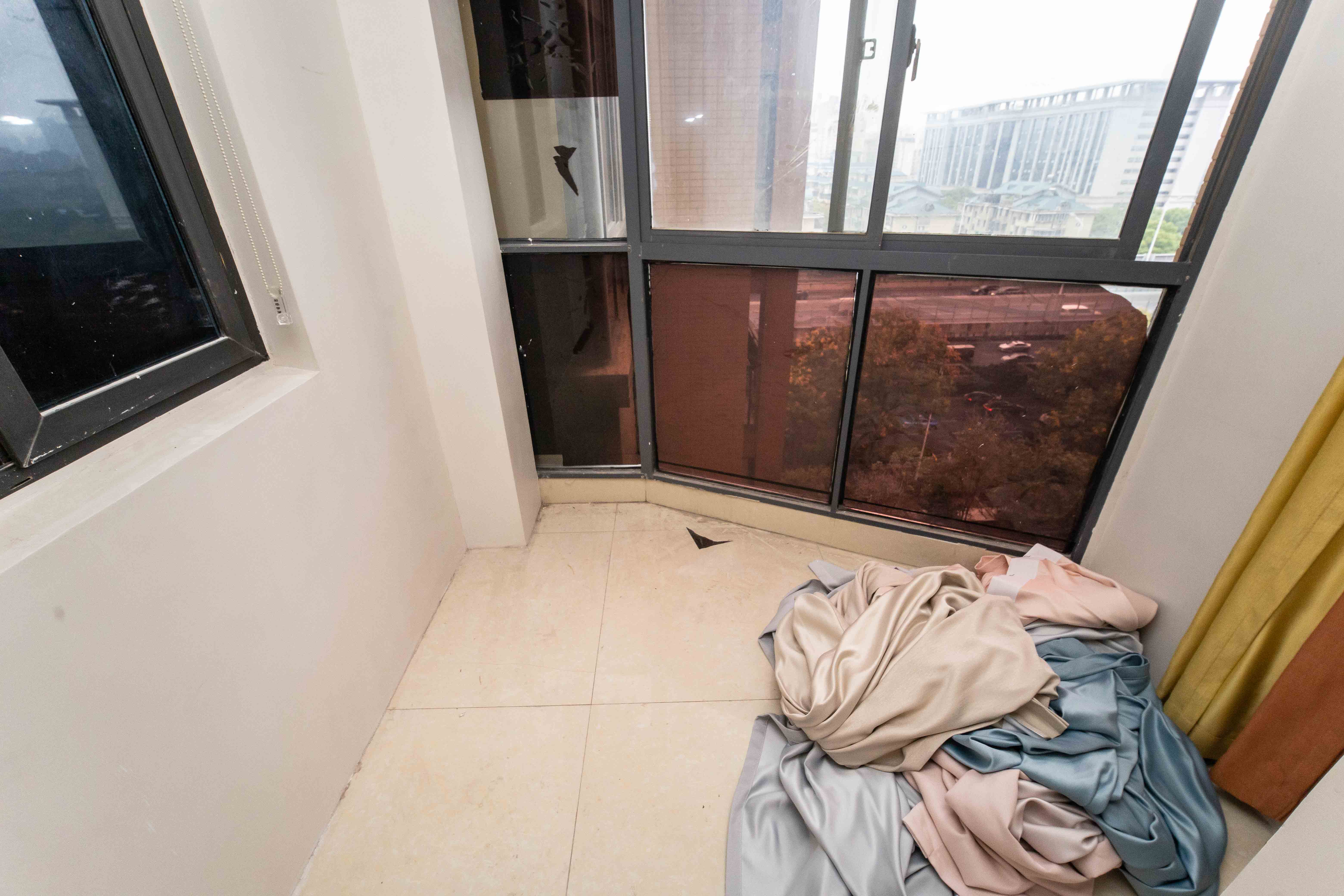 华城广场  2室2厅1卫    84.0万 华城广场  2室2厅1卫    84.0万阳台