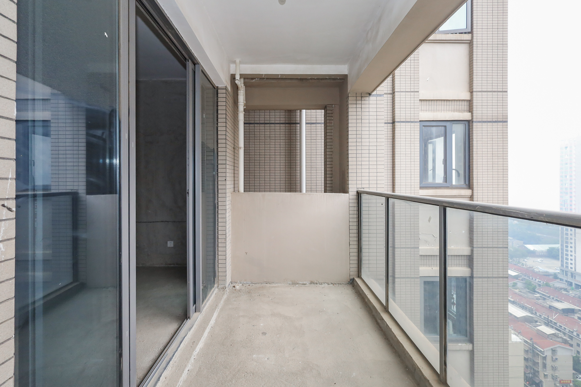 八方小区C区  3室2厅2卫   387.00万阳台