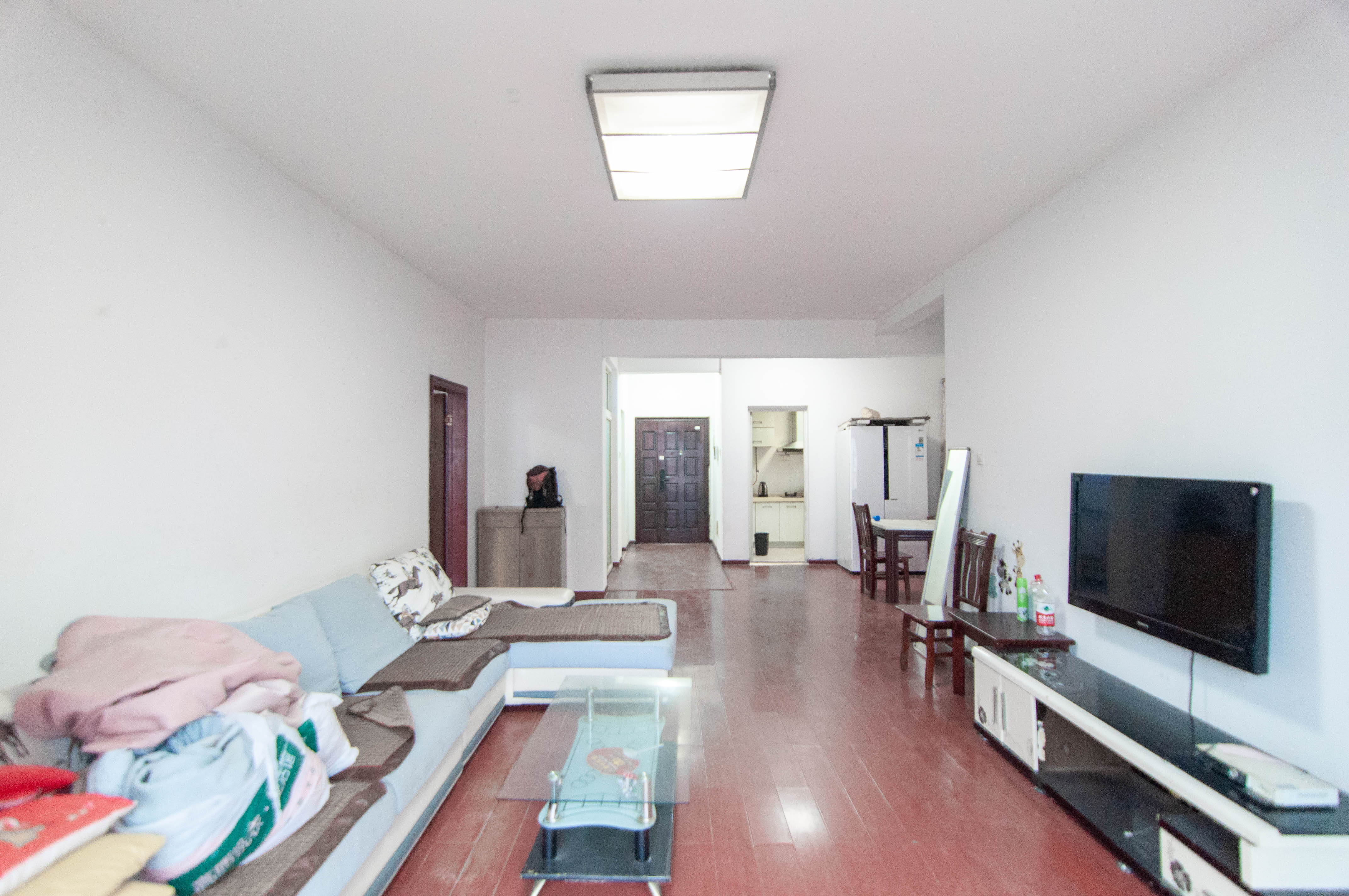 沁园春御院  3室2厅2卫    127.0万 沁园春御院  3室2厅2卫    127.0万客厅