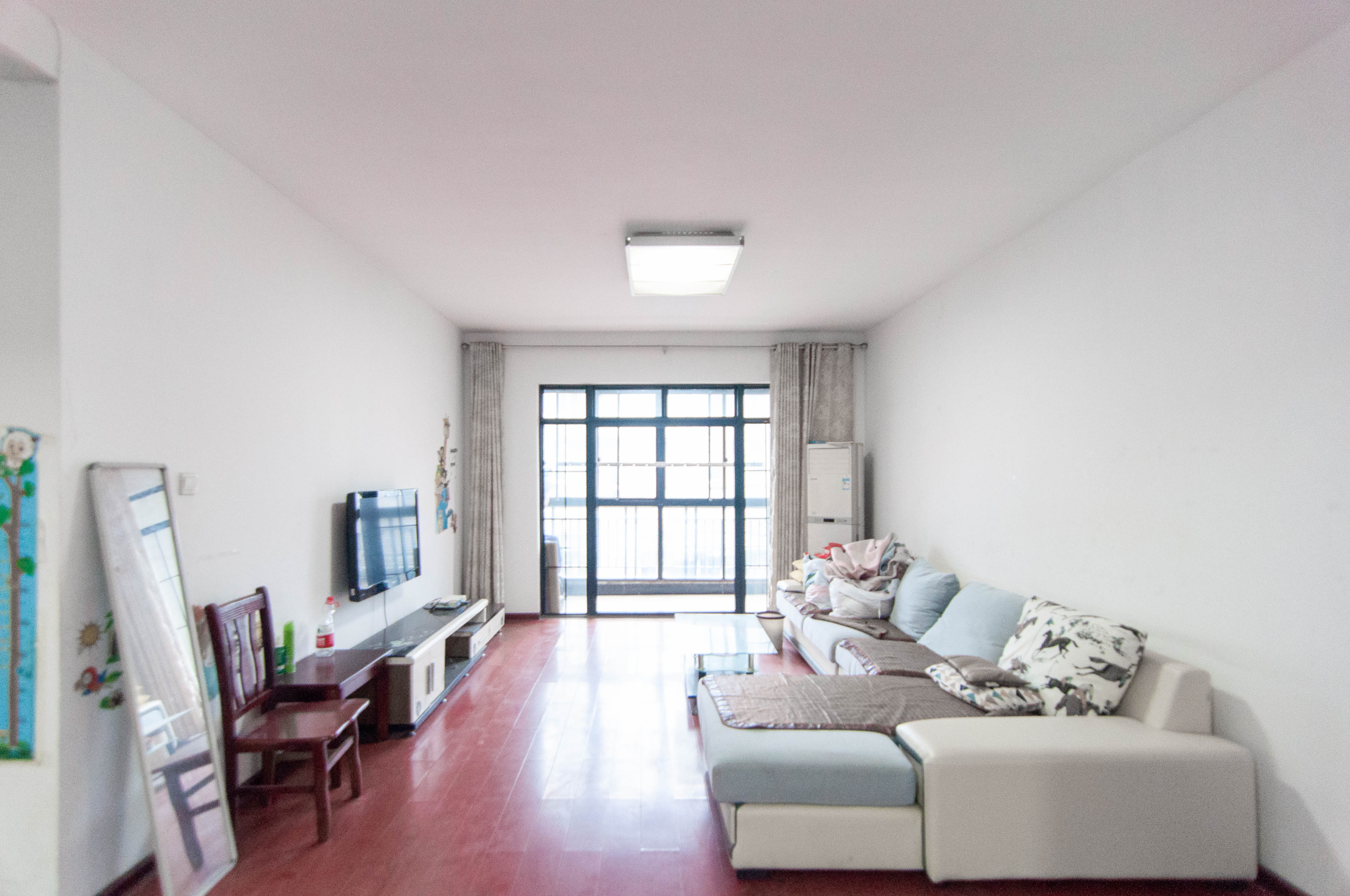 沁园春御院  3室2厅2卫    127.0万 沁园春御院  3室2厅2卫    127.0万客厅