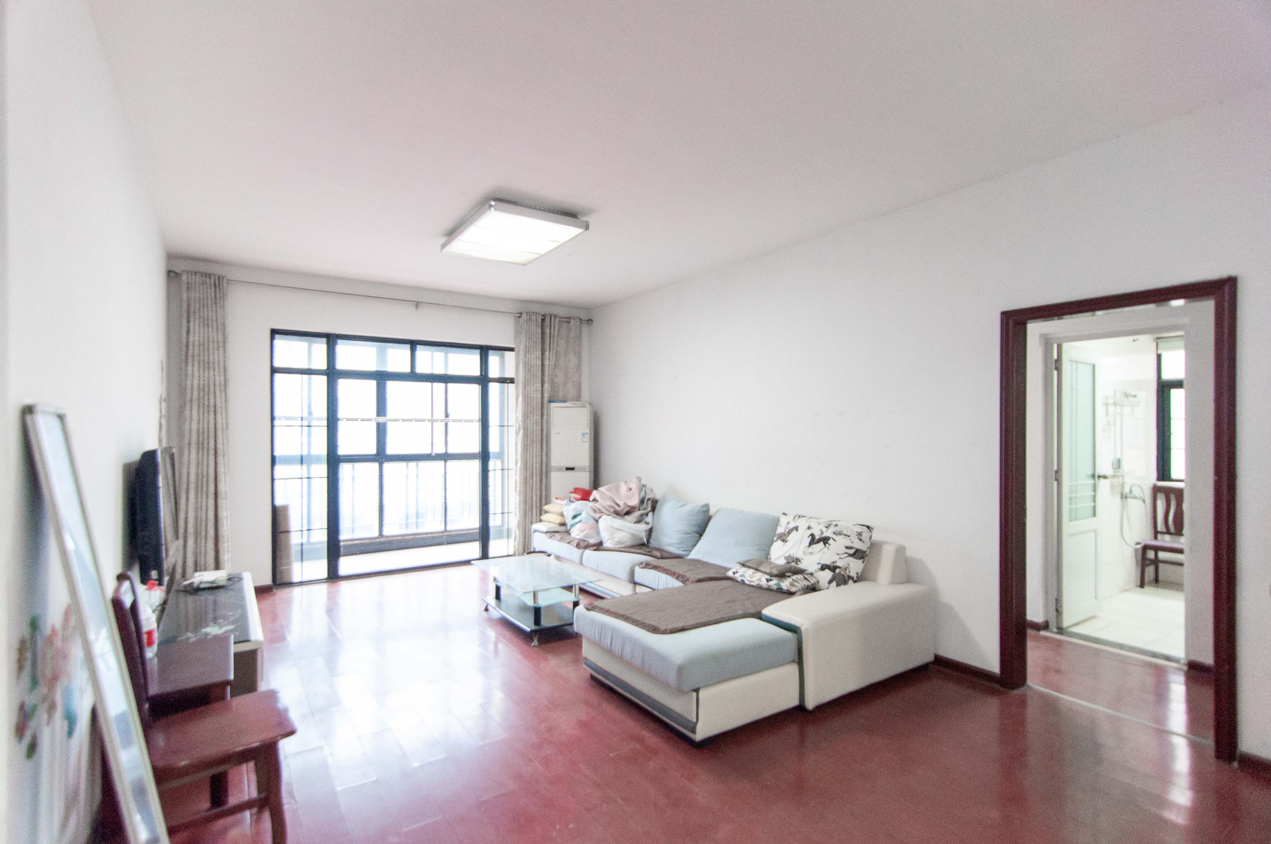 沁园春御院  3室2厅2卫    127.0万 沁园春御院  3室2厅2卫    127.0万客厅