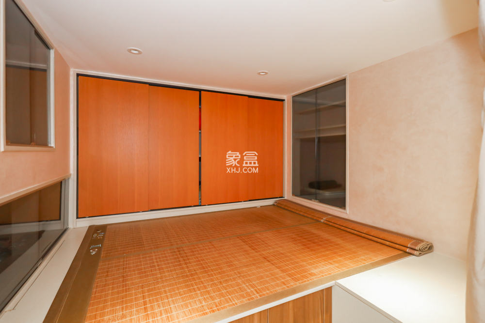 世茂铂曼  1室1厅1卫   85.00万