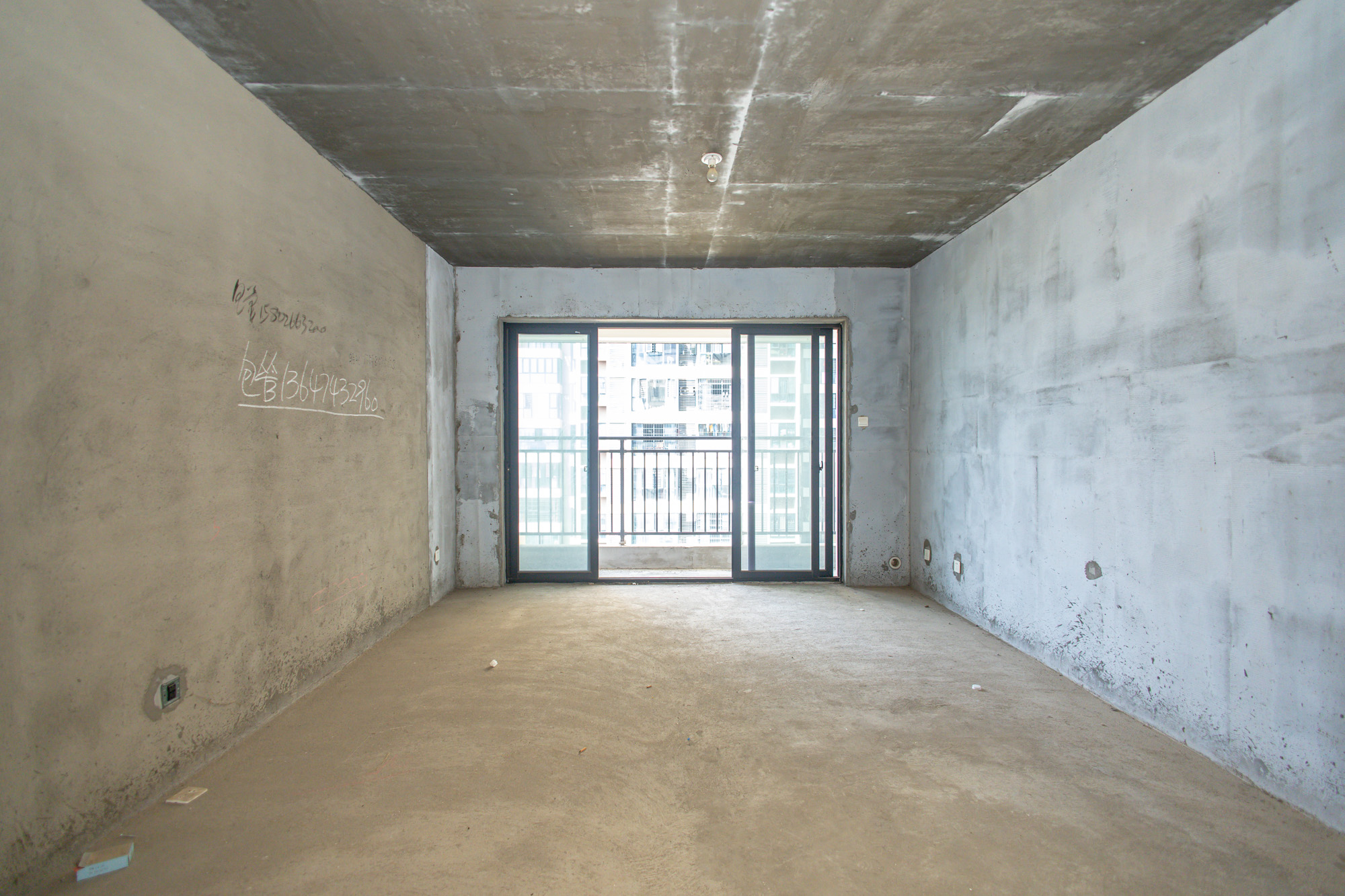 盛地东方芯府 5室2厅2卫 82.8万 盛地东方芯府 5室2厅2卫 82.8万客厅