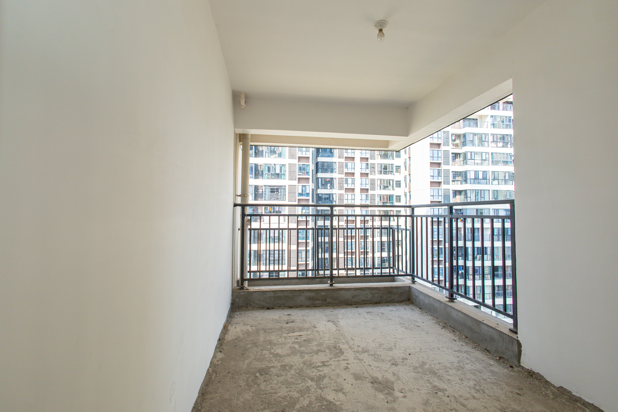 盛地东方芯府 5室2厅2卫 82.8万 盛地东方芯府 5室2厅2卫 82.8万卧室