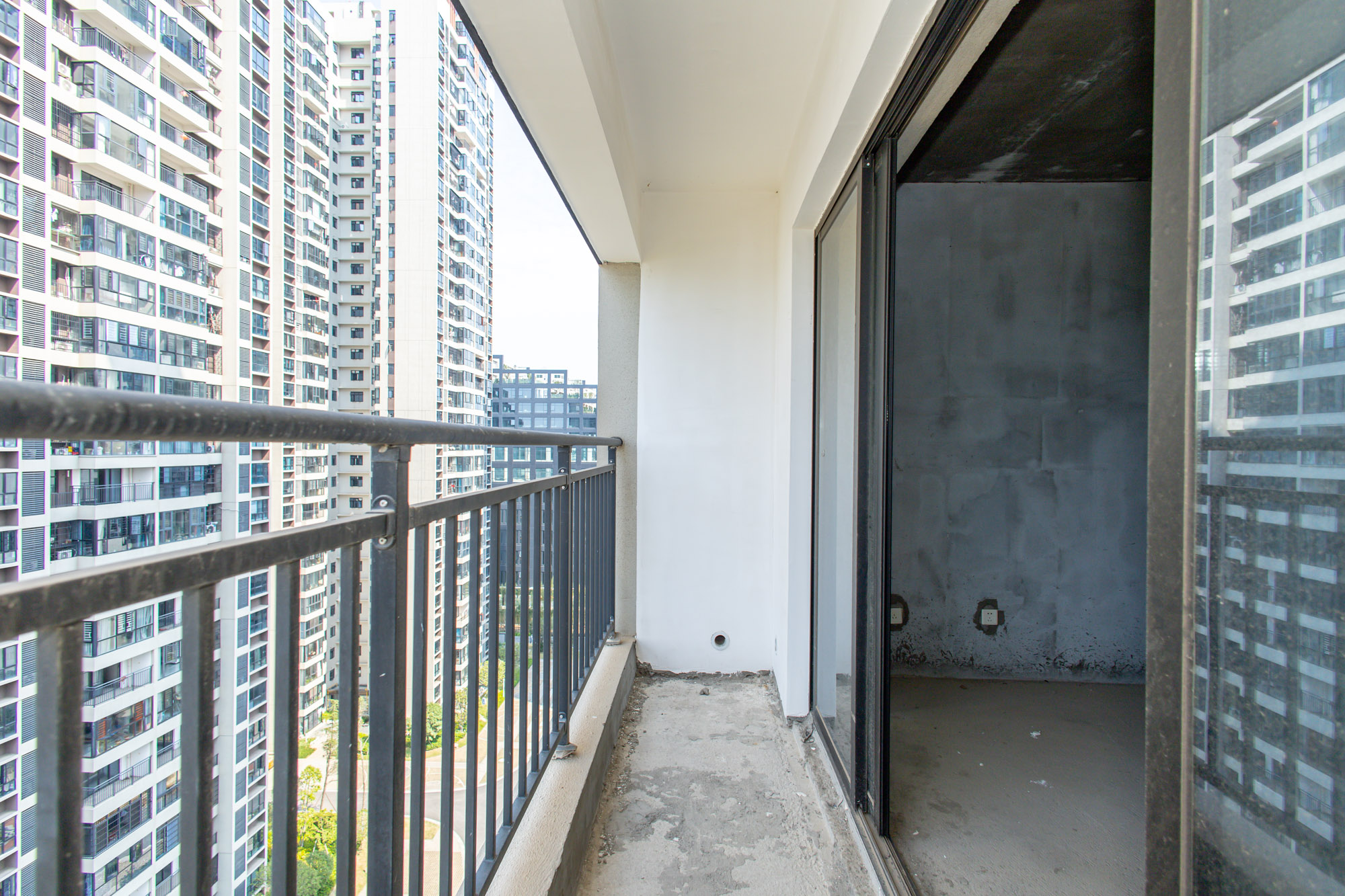 盛地东方芯府 5室2厅2卫 82.8万 盛地东方芯府 5室2厅2卫 82.8万阳台