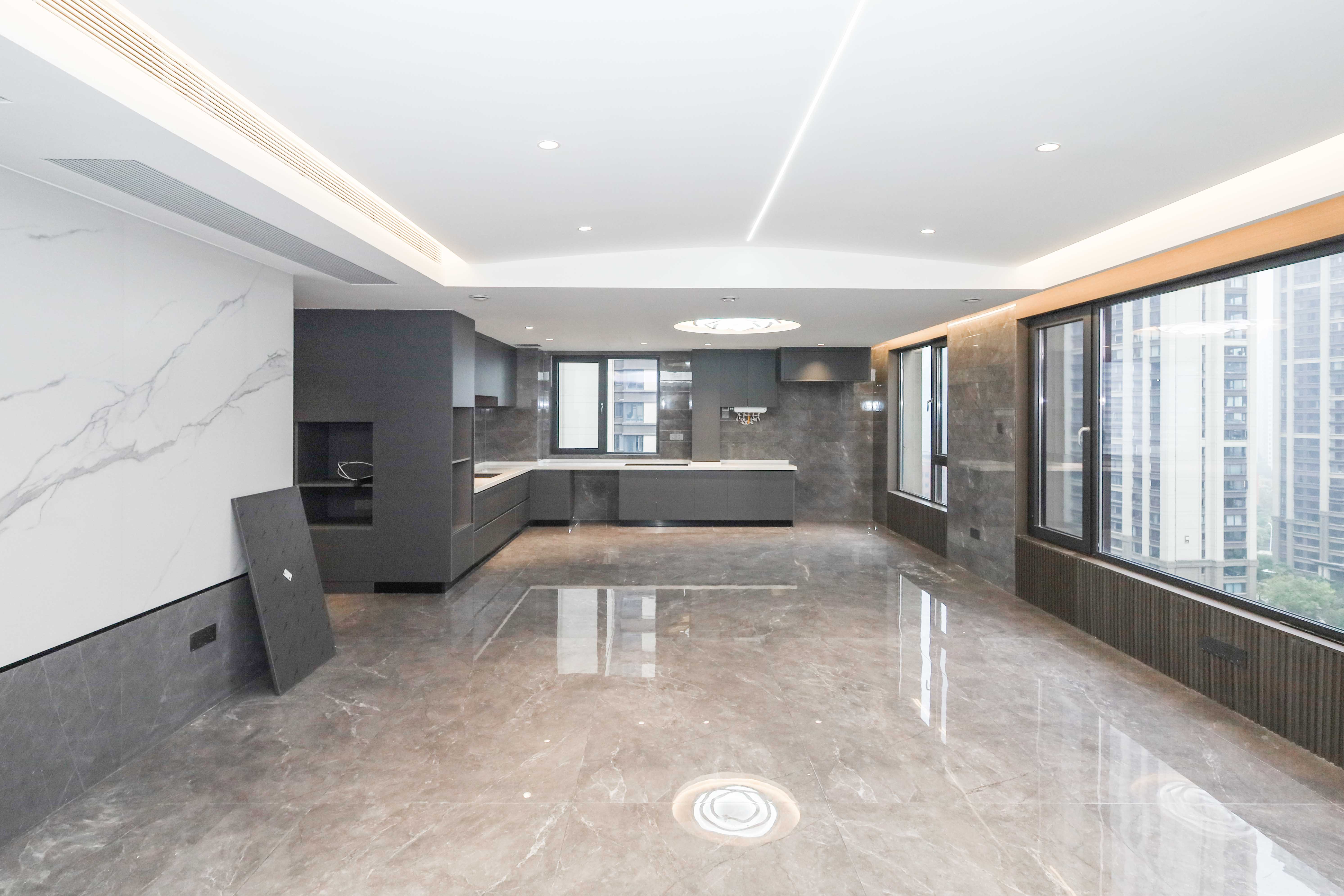 建发央著  4室2厅2卫   438.00万客厅