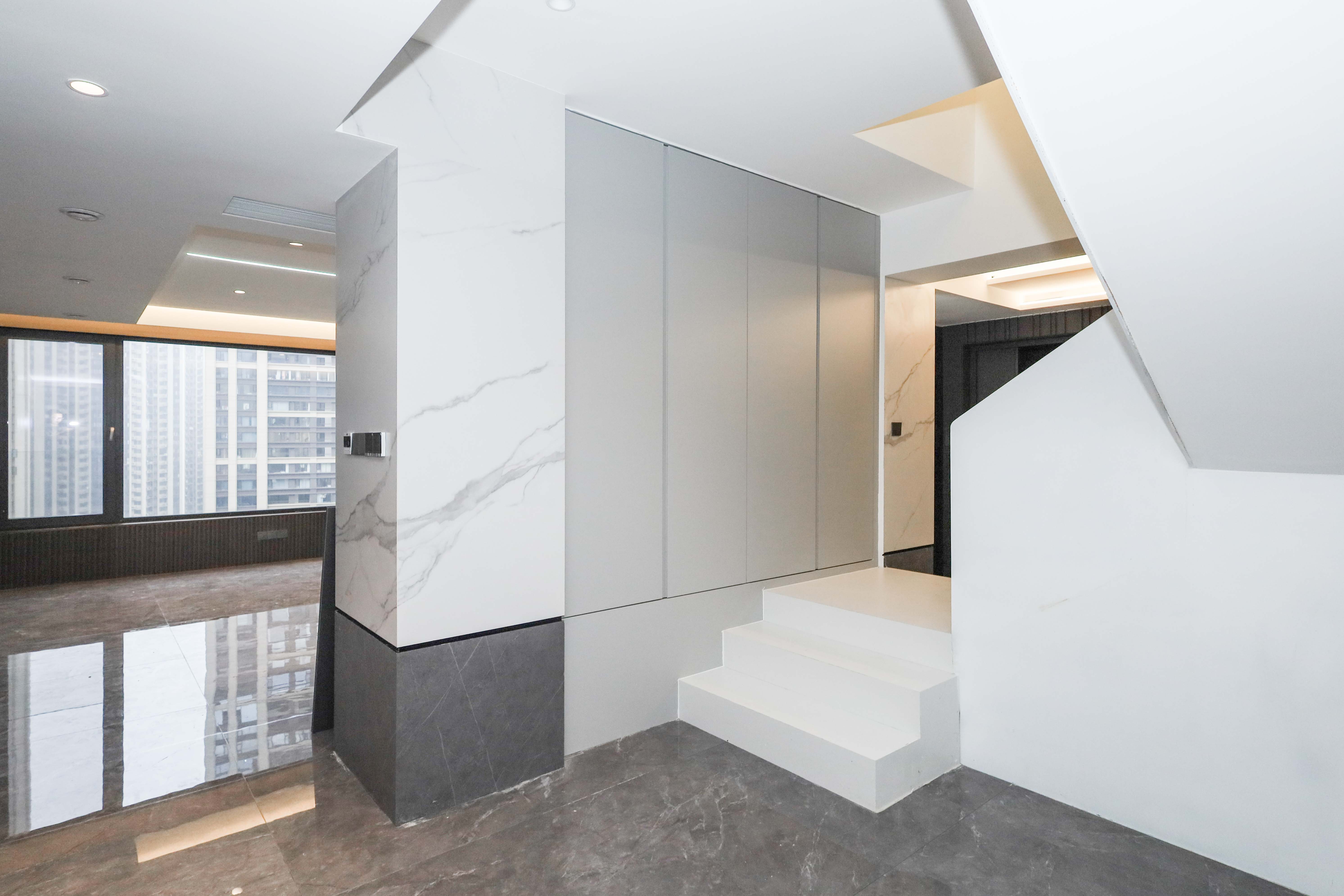 建发央著  4室2厅2卫   438.00万其他