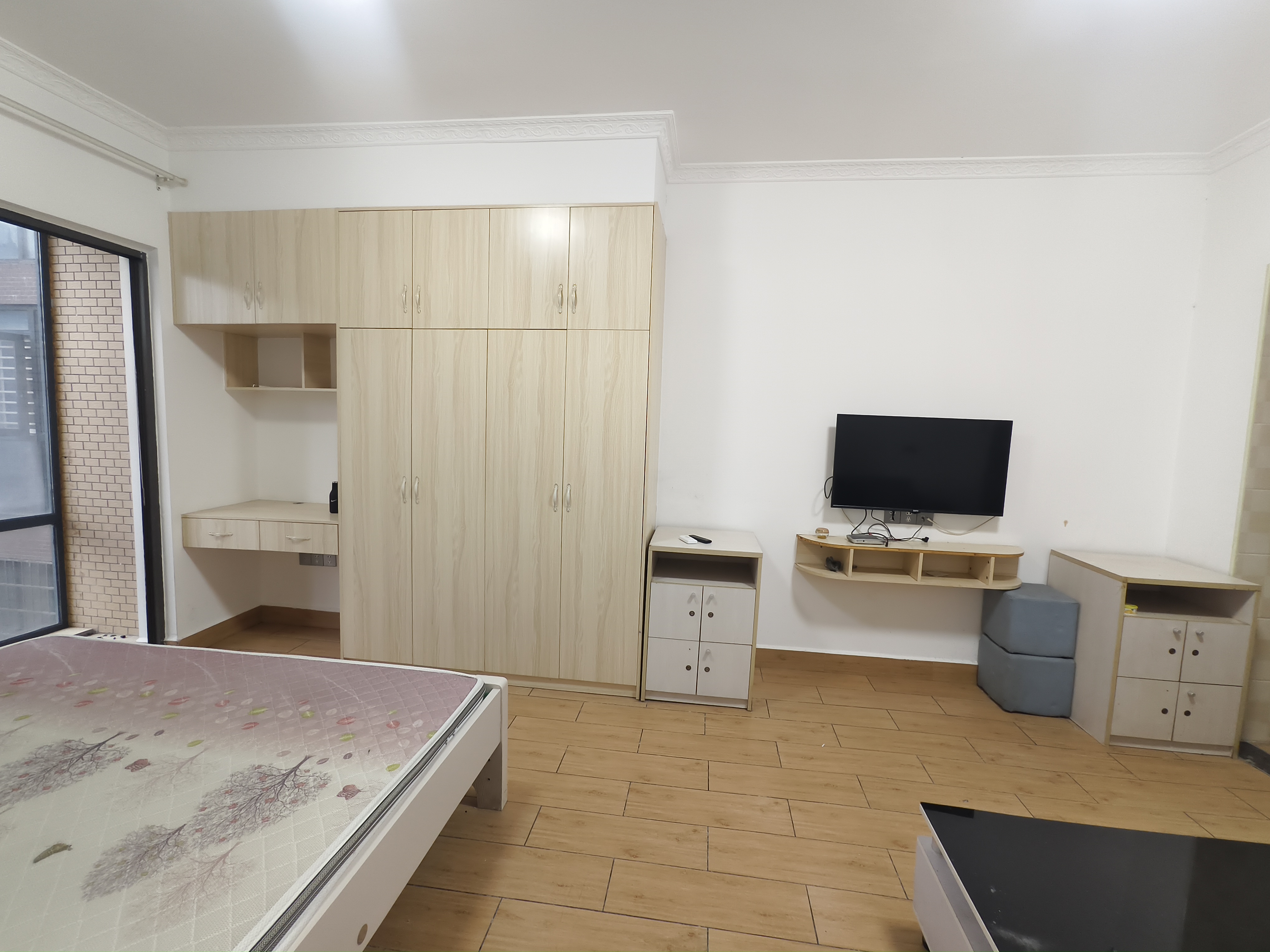 万豪城市花园 1室1厅1卫 27.80万 万豪城市花园 1室1厅1卫 27.80万客厅