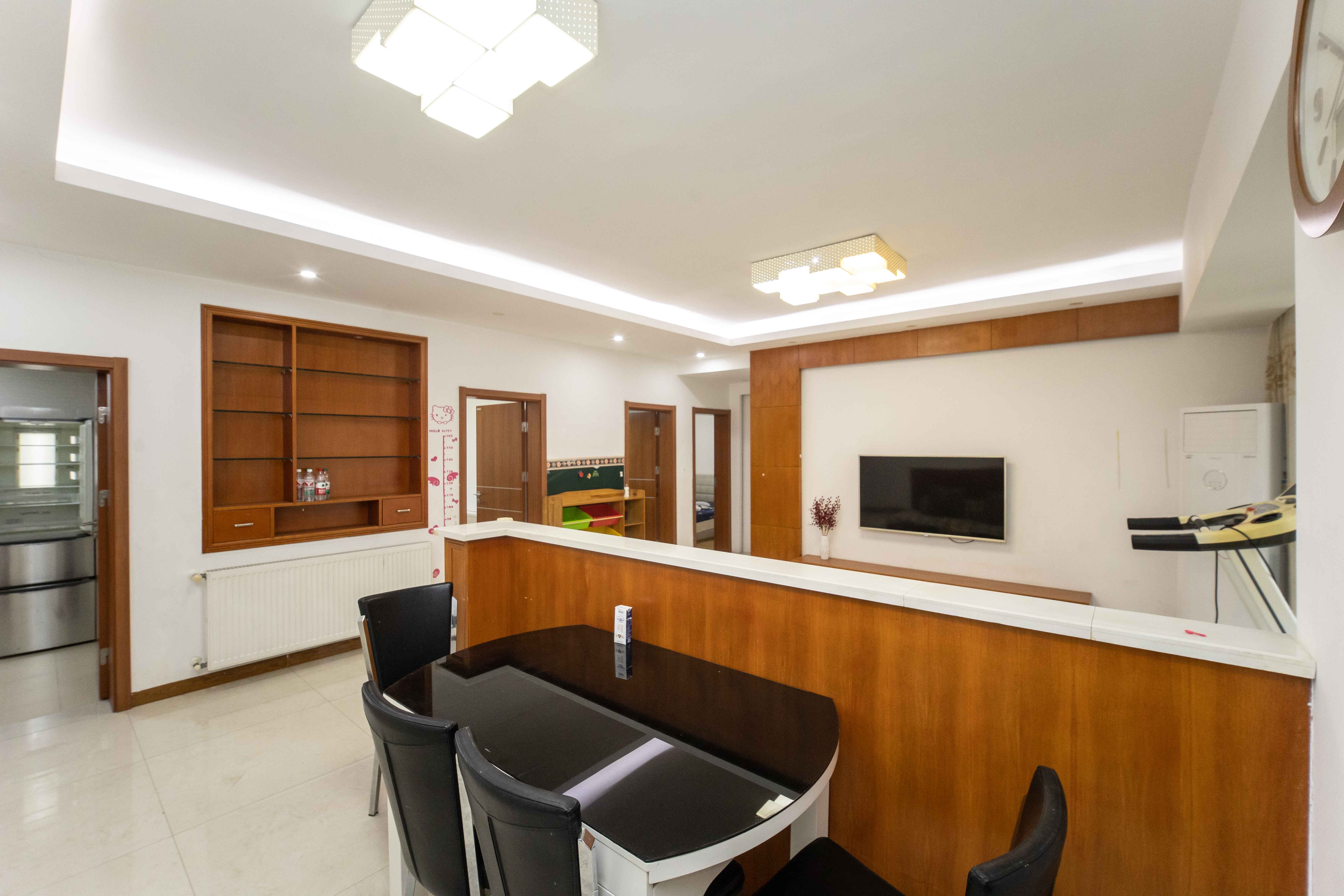 泊爱蓝湾  3室2厅1卫    95.0万 泊爱蓝湾  3室2厅1卫    95.0万客厅