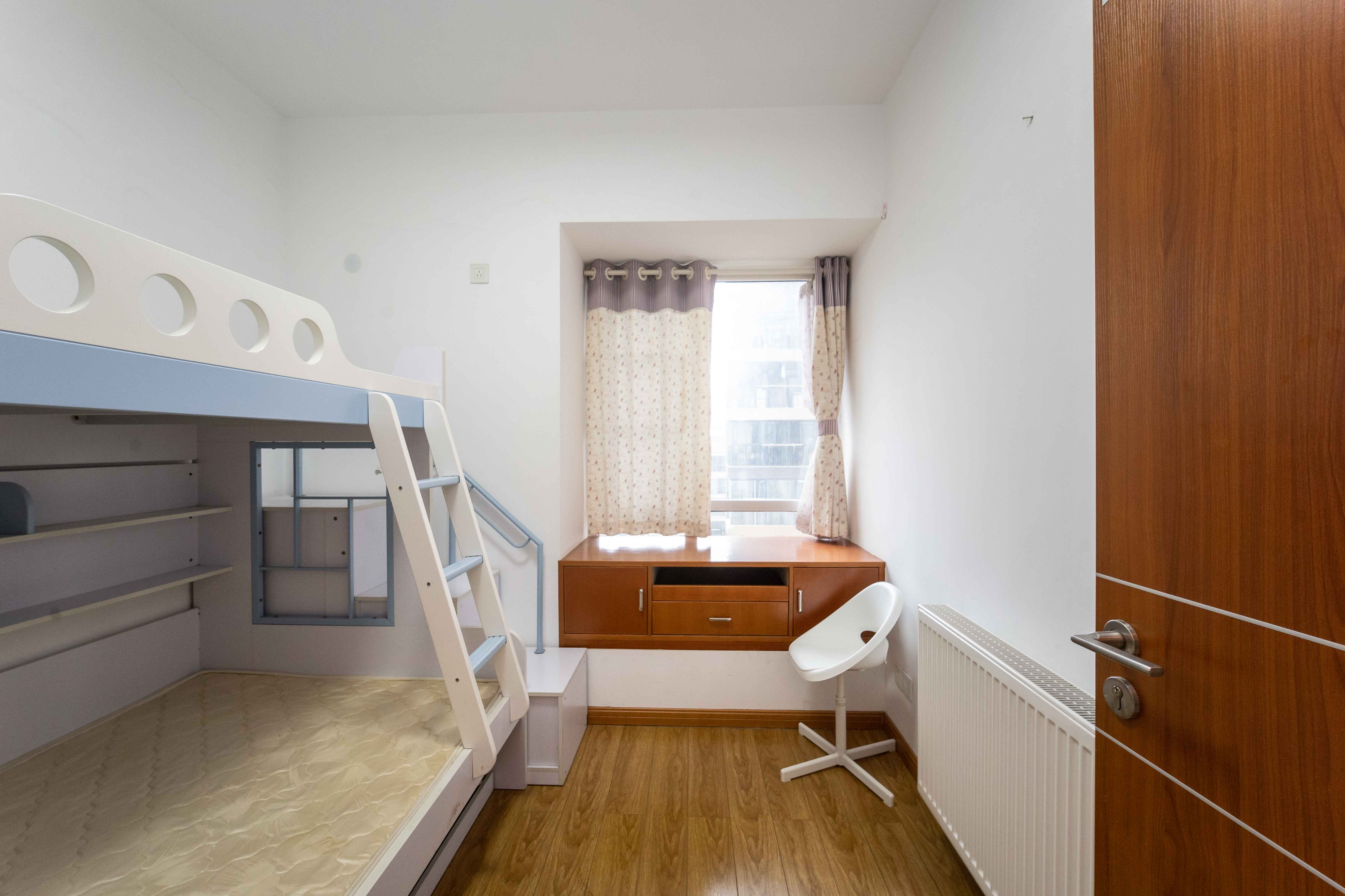 泊爱蓝湾  3室2厅1卫    95.0万 泊爱蓝湾  3室2厅1卫    95.0万卧室