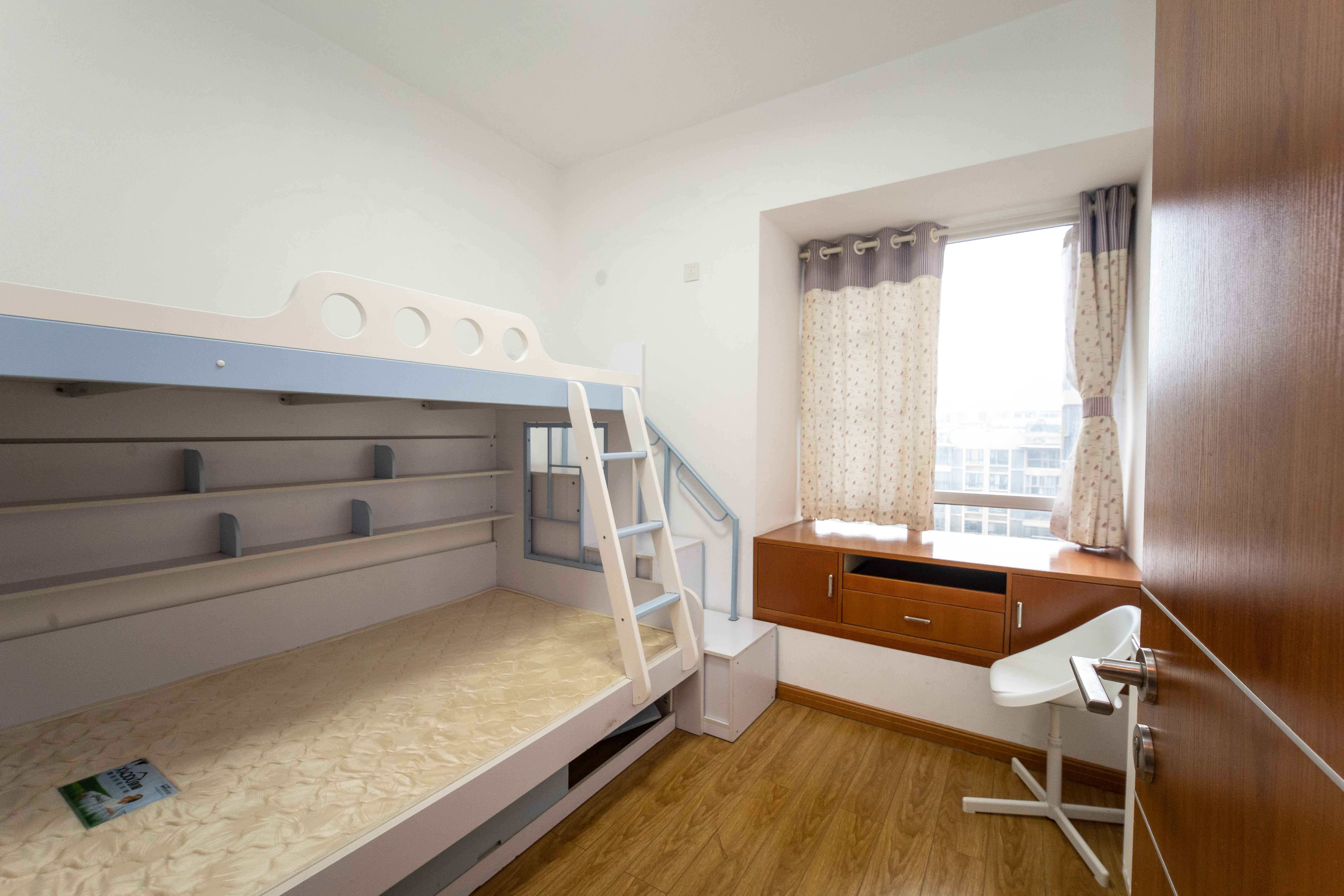 泊爱蓝湾  3室2厅1卫    95.0万 泊爱蓝湾  3室2厅1卫    95.0万卧室