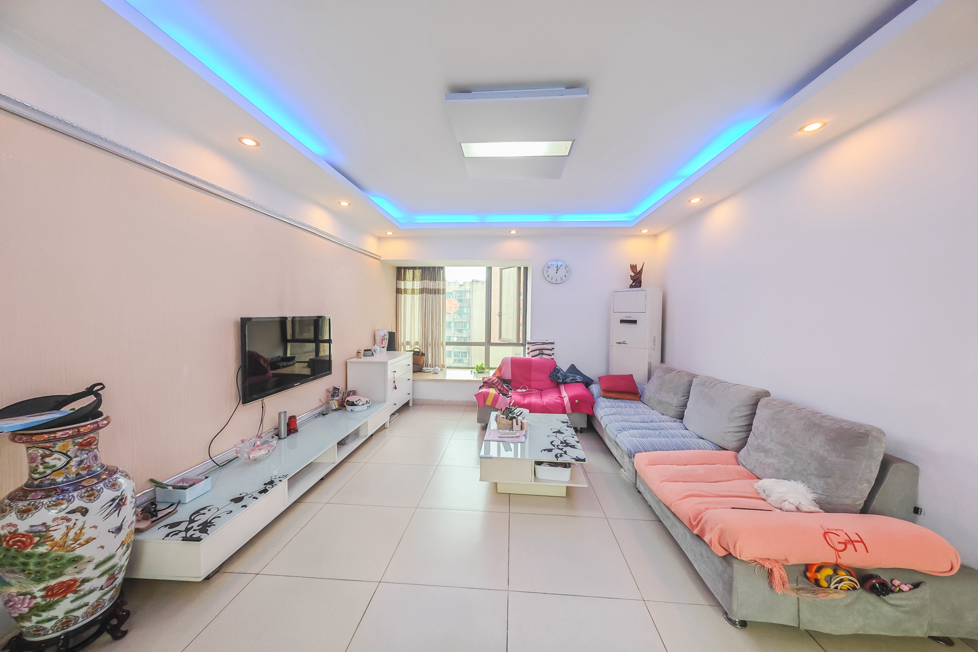 新城新世界一二三期  2室2厅1卫    90.0万 新城新世界一二三期  2室2厅1卫    90.0万客厅