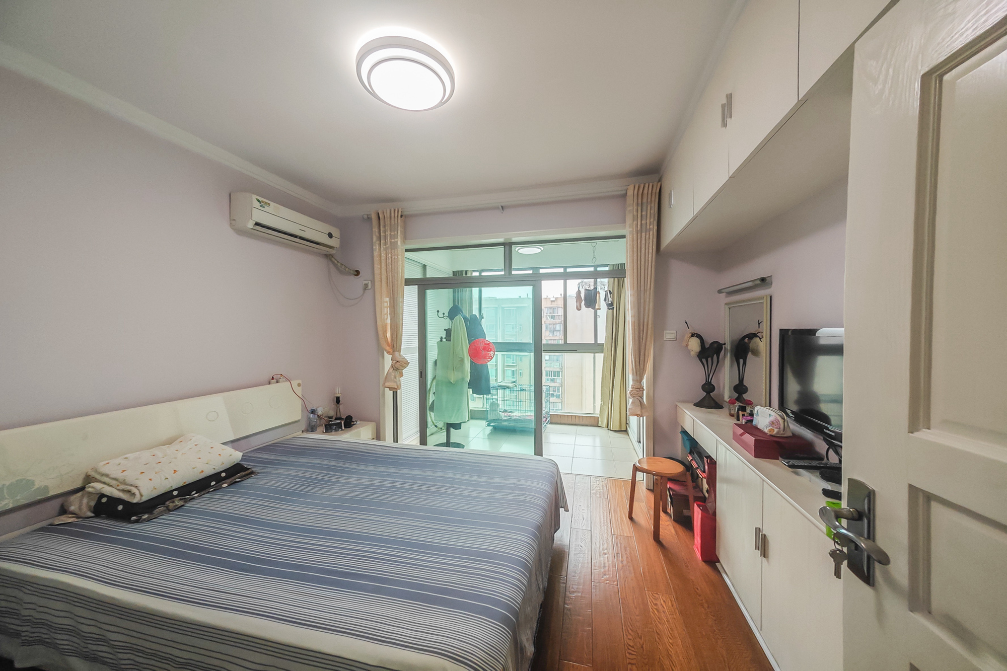 新城新世界一二三期  2室2厅1卫    90.0万 新城新世界一二三期  2室2厅1卫    90.0万卧室