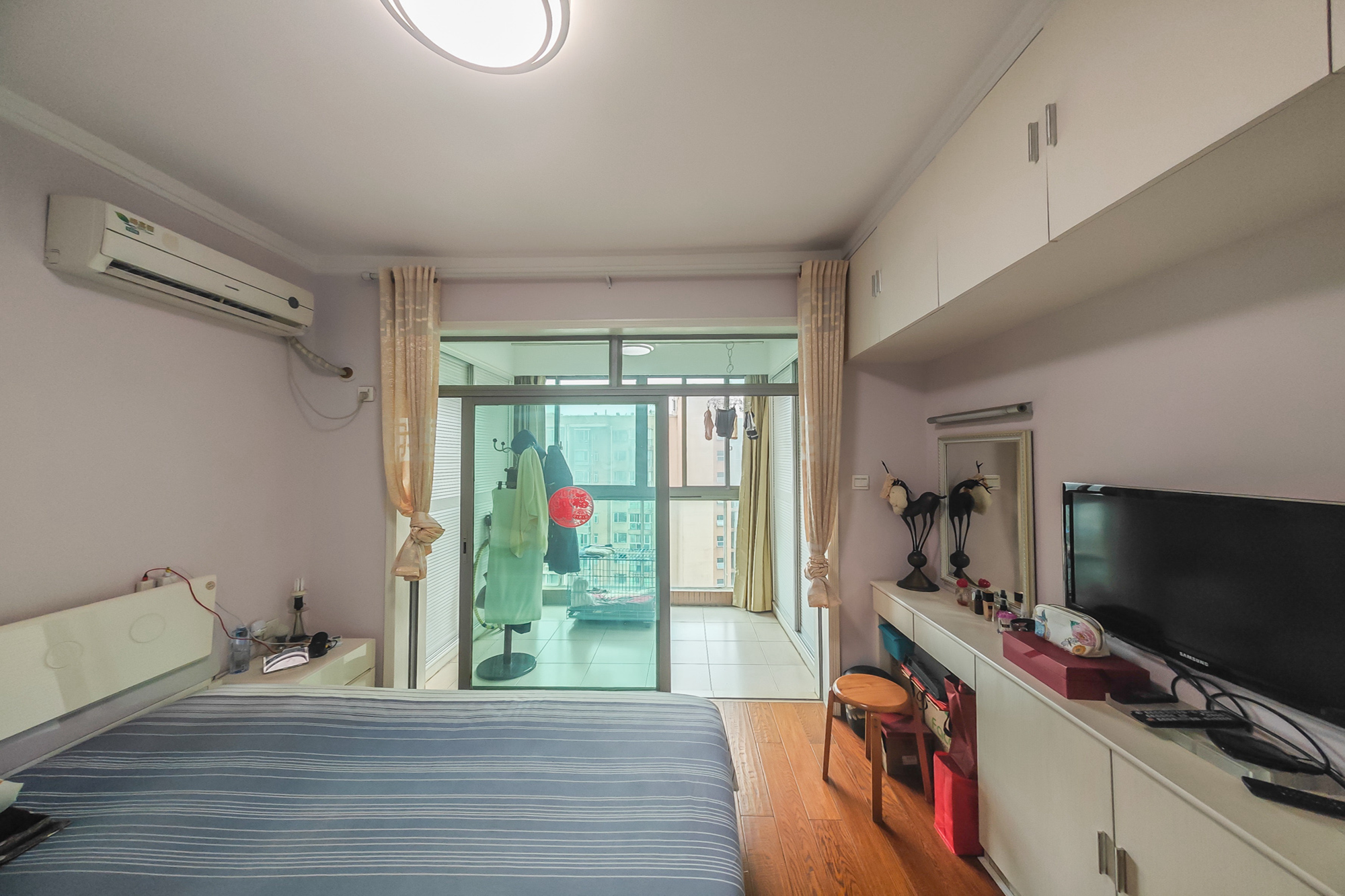 新城新世界一二三期  2室2厅1卫    90.0万 新城新世界一二三期  2室2厅1卫    90.0万卧室