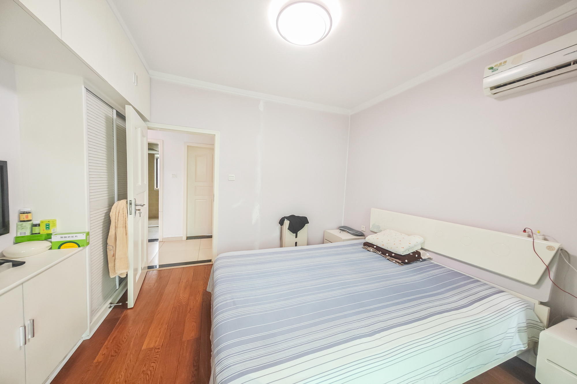 新城新世界一二三期  2室2厅1卫    90.0万 新城新世界一二三期  2室2厅1卫    90.0万卧室