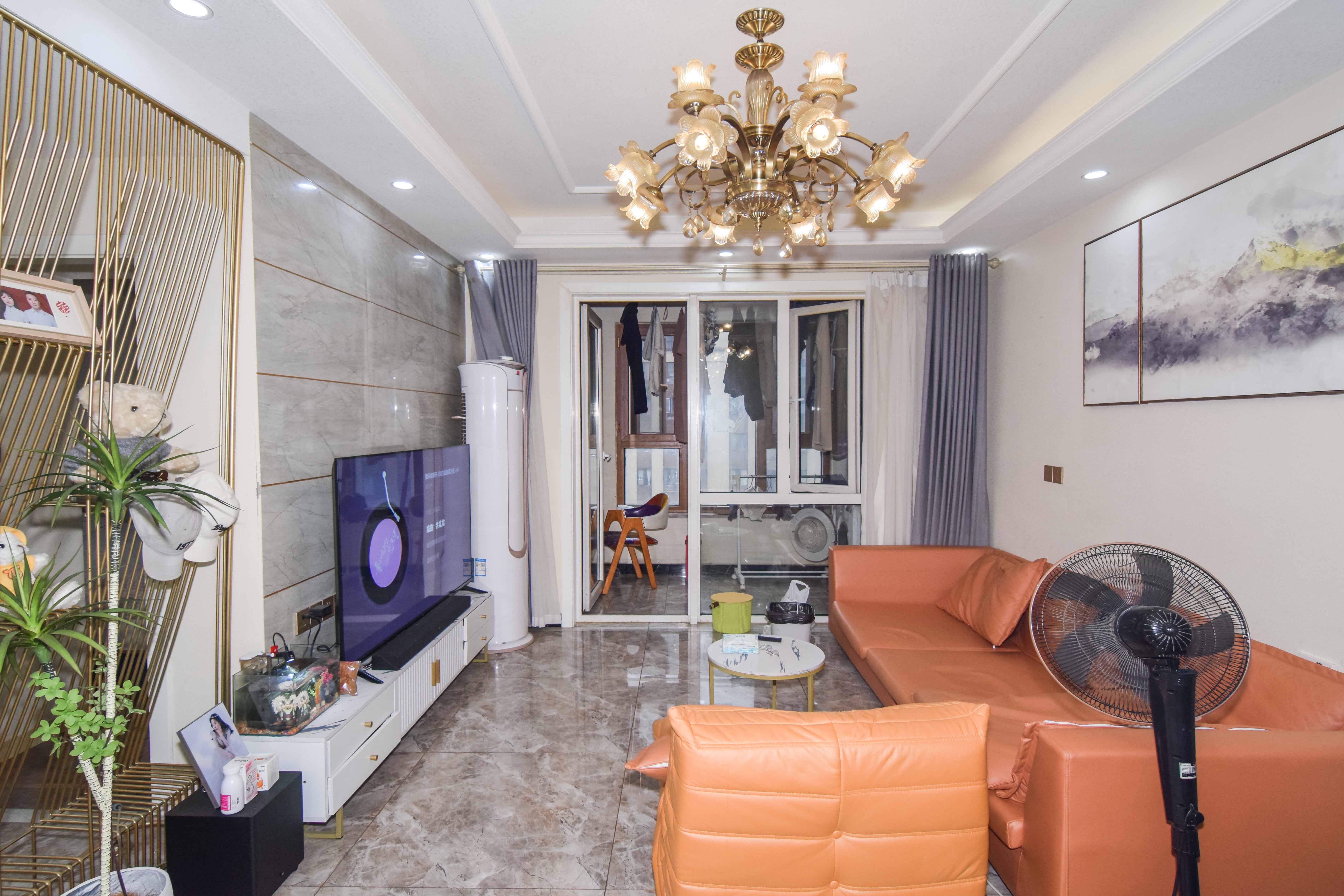 金地三千府(金地湖山樾、金地自在城) 2室2厅1卫 49.0万 金地三千府(金地湖山樾、金地自在城) 2室2厅1卫 49.0万客厅