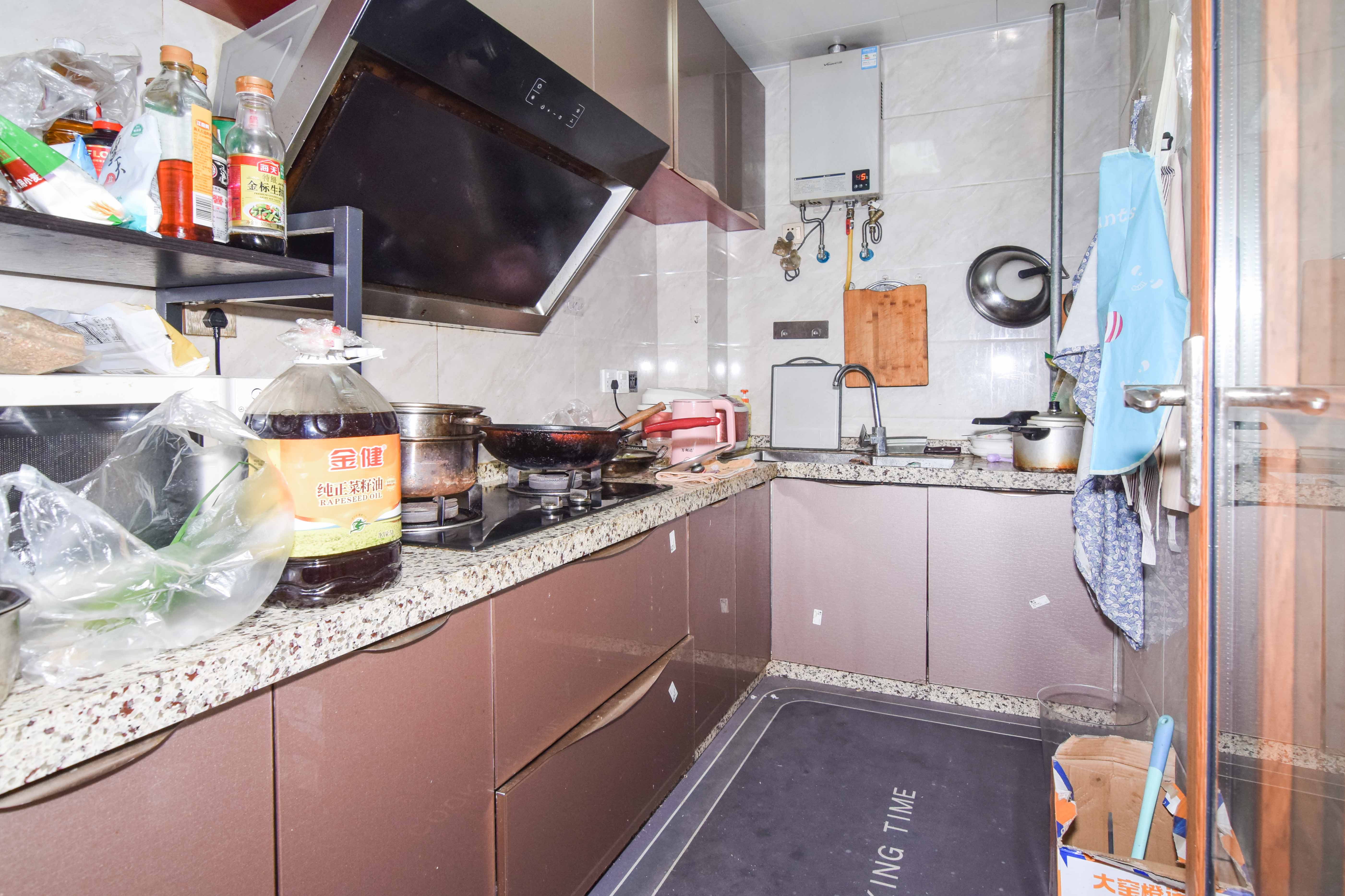 金地三千府(金地湖山樾、金地自在城) 2室2厅1卫 49.0万 金地三千府(金地湖山樾、金地自在城) 2室2厅1卫 49.0万厨房