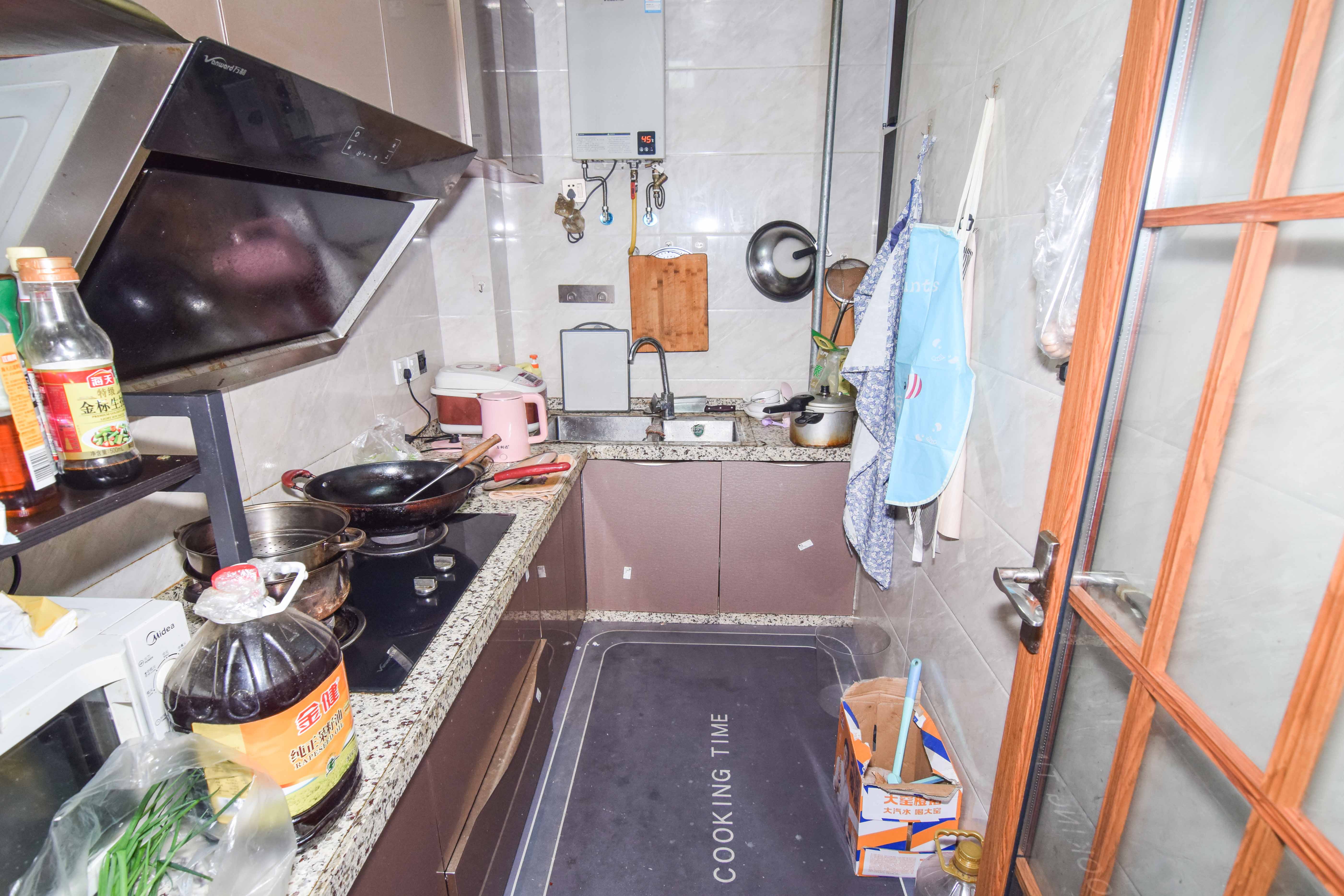 金地三千府(金地湖山樾、金地自在城) 2室2厅1卫 49.0万 金地三千府(金地湖山樾、金地自在城) 2室2厅1卫 49.0万厨房