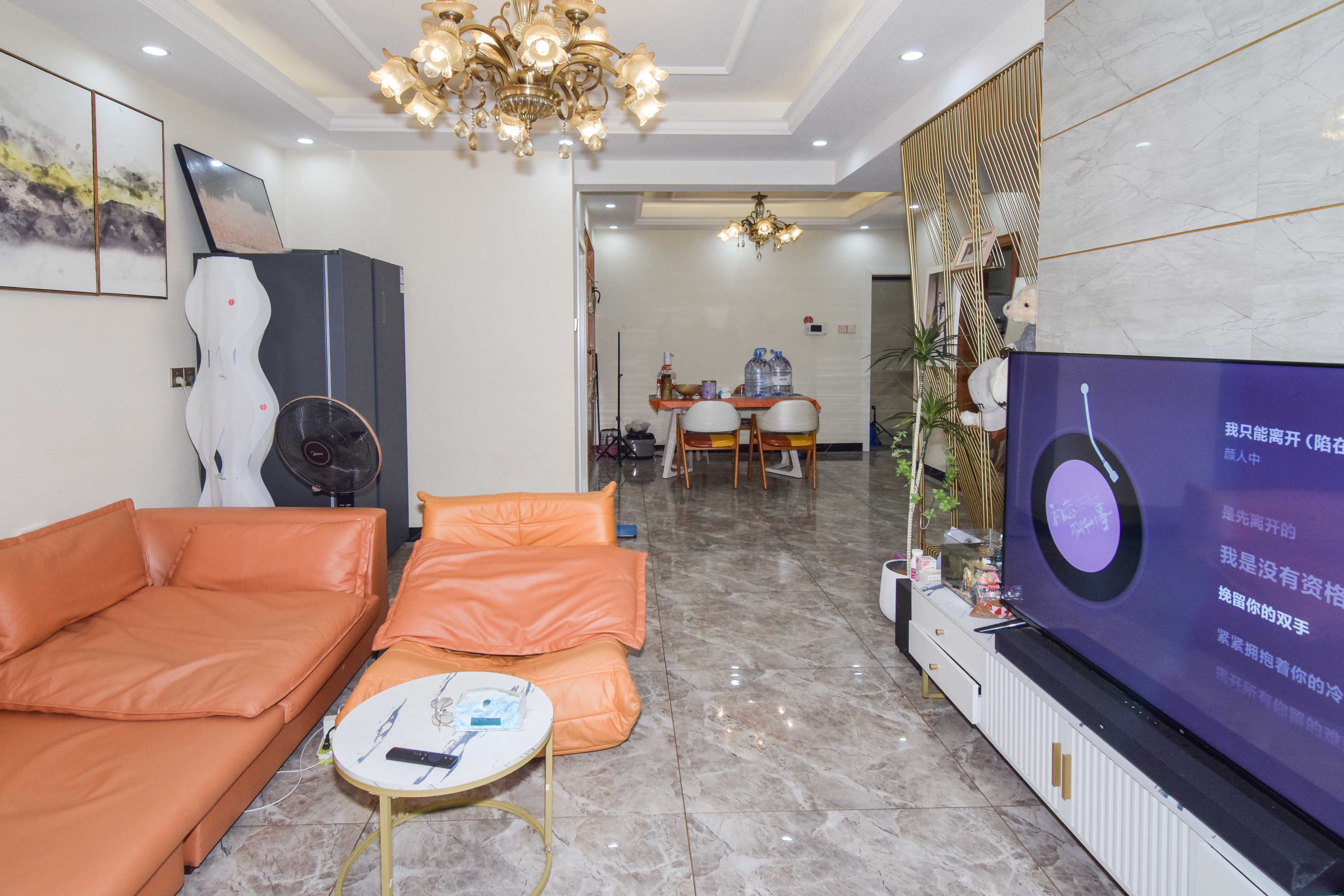 金地三千府(金地湖山樾、金地自在城) 2室2厅1卫 49.0万 金地三千府(金地湖山樾、金地自在城) 2室2厅1卫 49.0万客厅