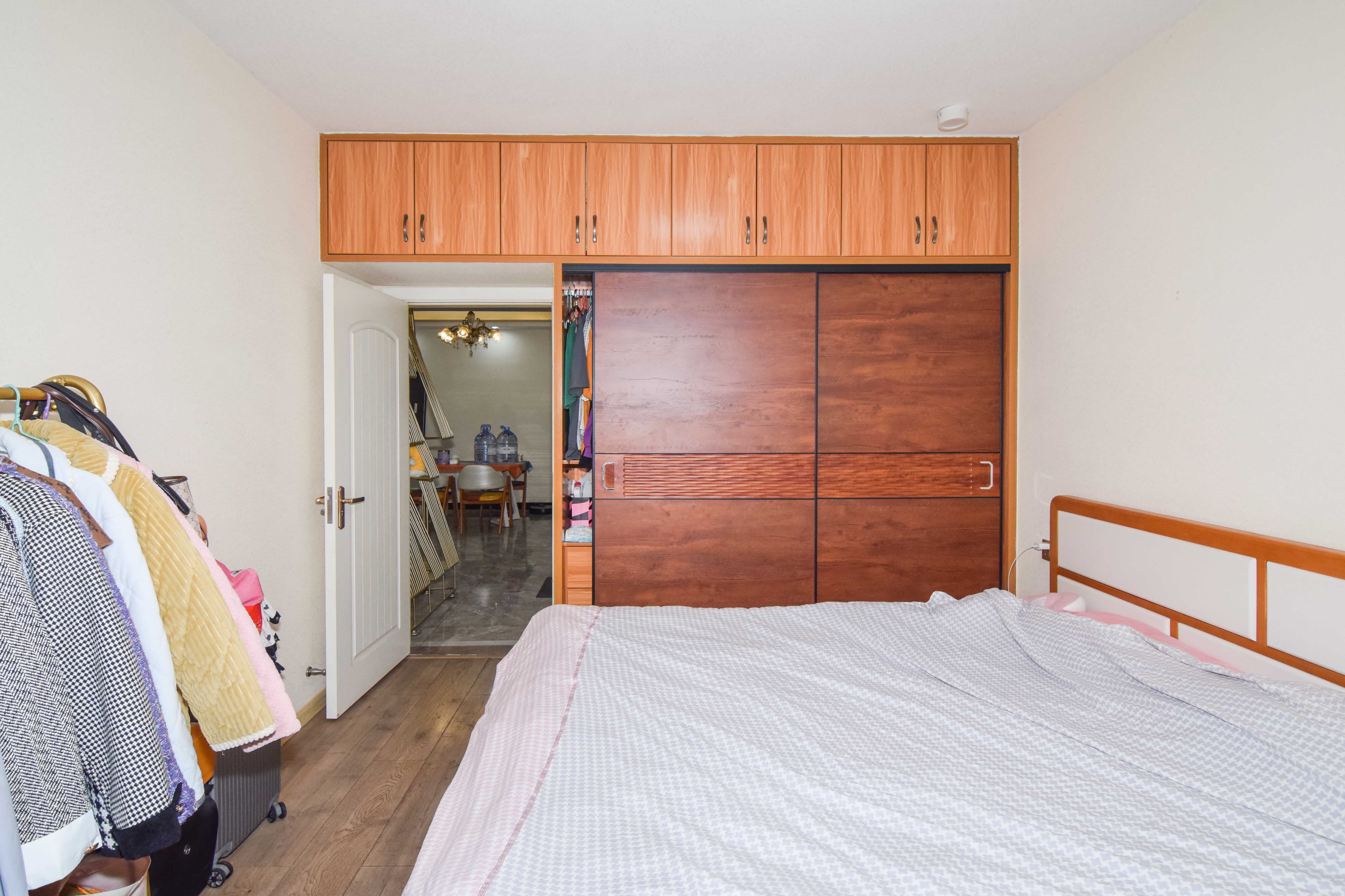 金地三千府(金地湖山樾、金地自在城) 2室2厅1卫 49.0万 金地三千府(金地湖山樾、金地自在城) 2室2厅1卫 49.0万卧室