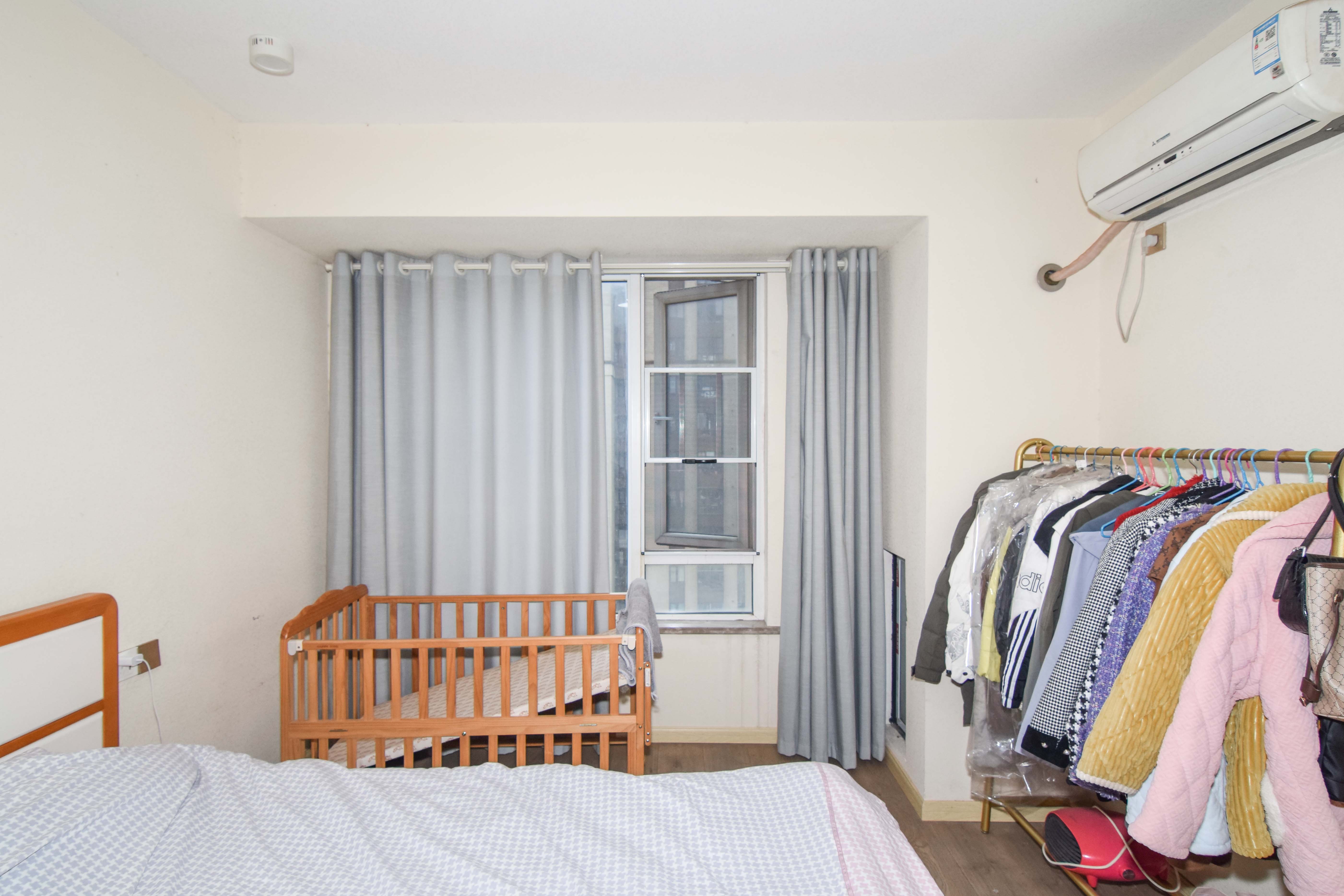 金地三千府(金地湖山樾、金地自在城) 2室2厅1卫 49.0万 金地三千府(金地湖山樾、金地自在城) 2室2厅1卫 49.0万卧室