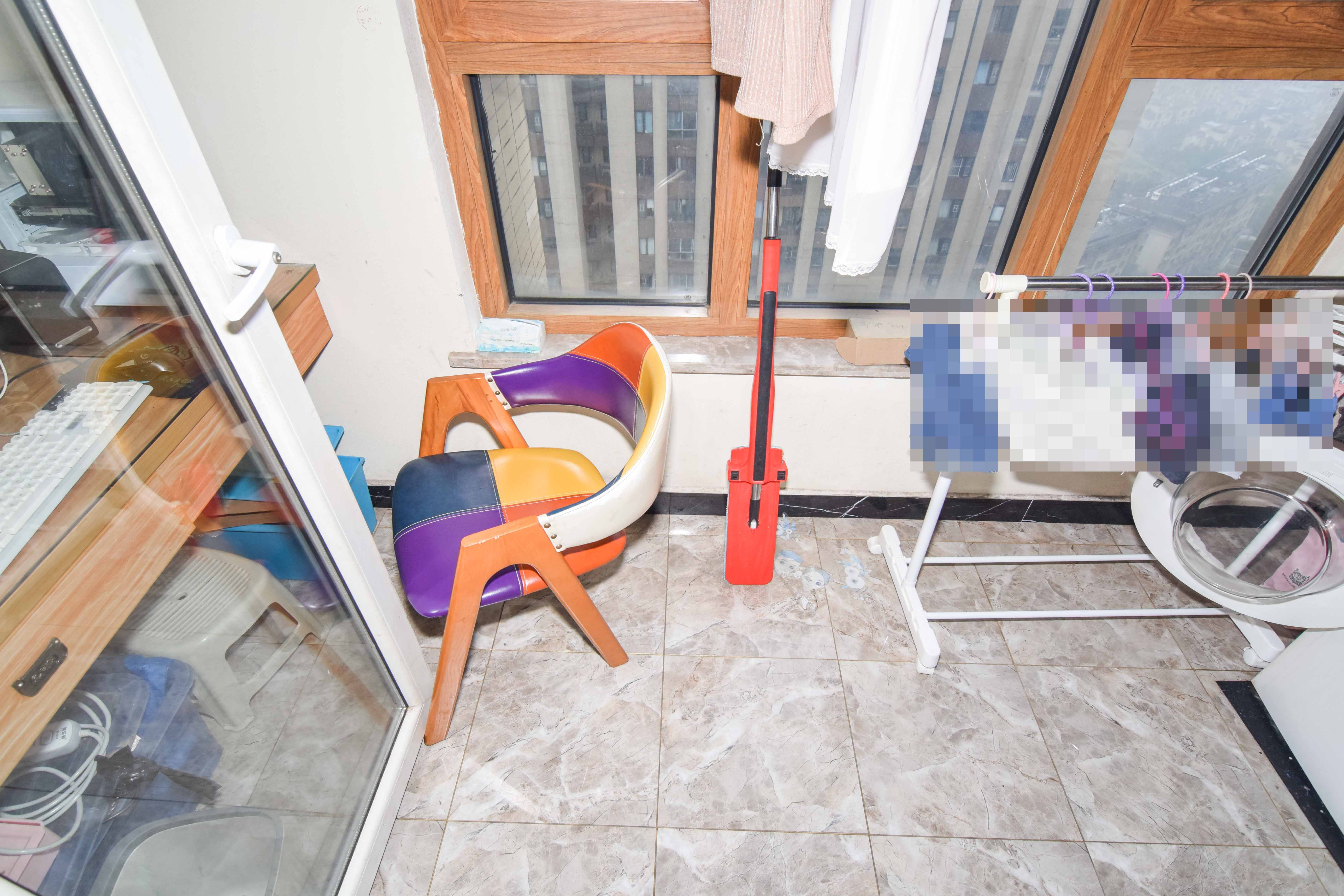 金地三千府(金地湖山樾、金地自在城) 2室2厅1卫 49.0万 金地三千府(金地湖山樾、金地自在城) 2室2厅1卫 49.0万阳台