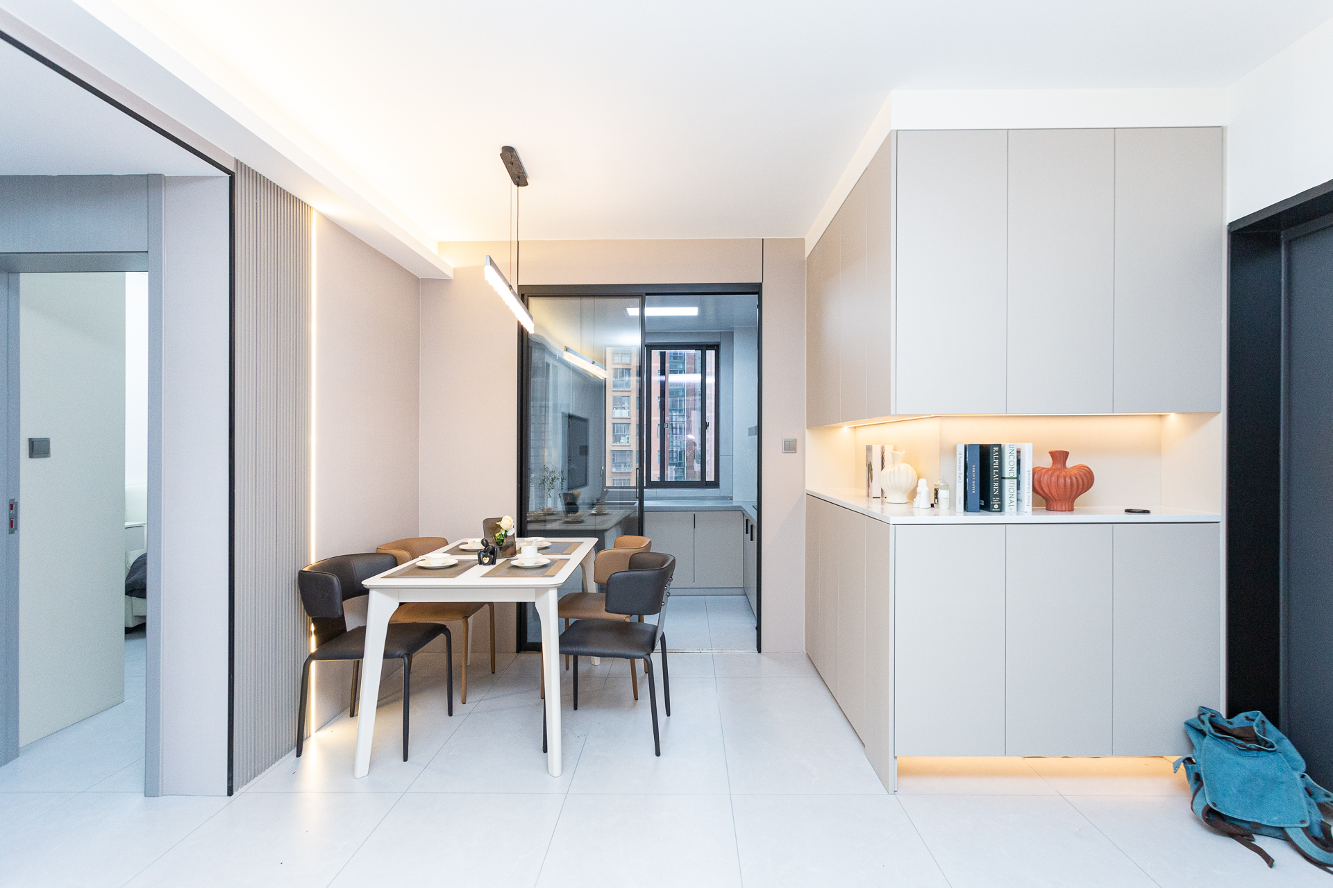 乾源国际  3室2厅2卫    95.7万客厅