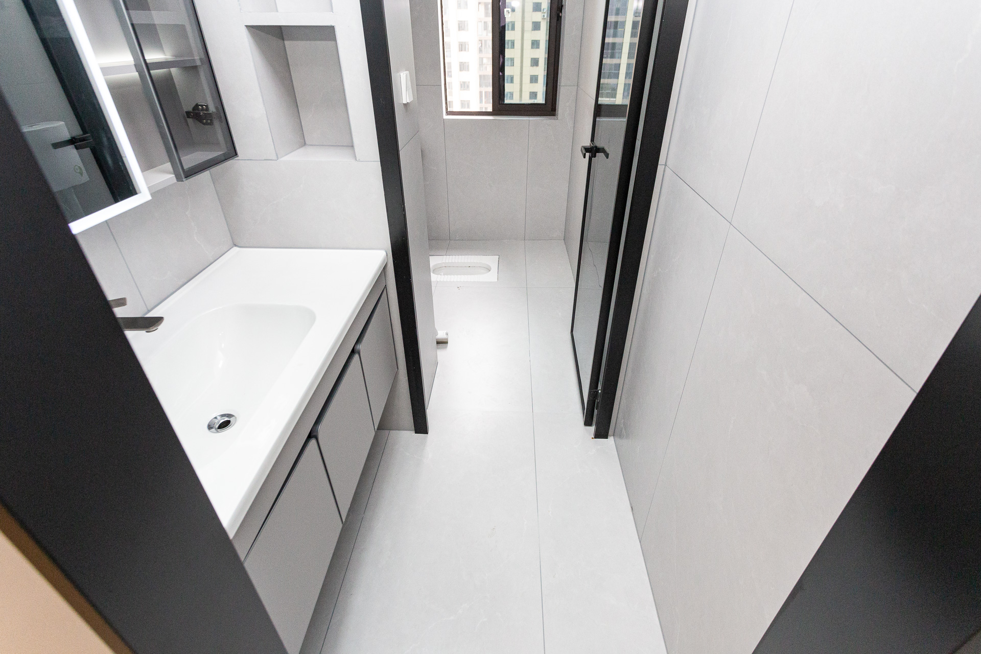 乾源国际  3室2厅2卫    95.7万卫生间