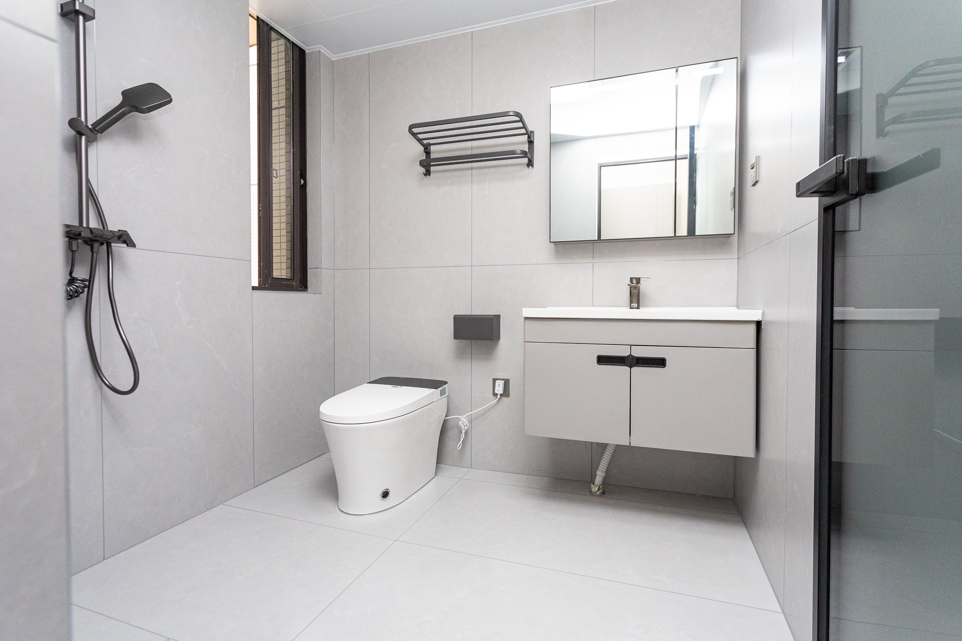 乾源国际  3室2厅2卫    95.7万卫生间