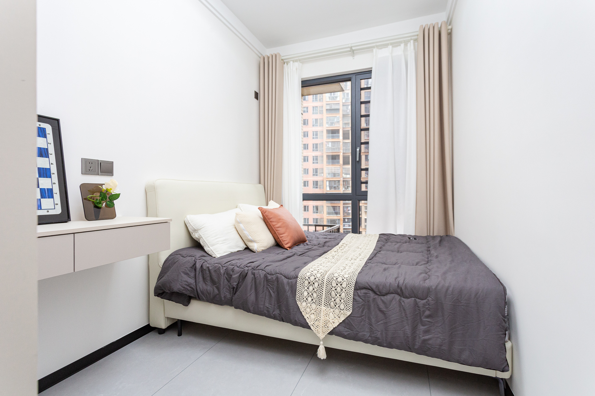 乾源国际  3室2厅2卫    95.7万卧室