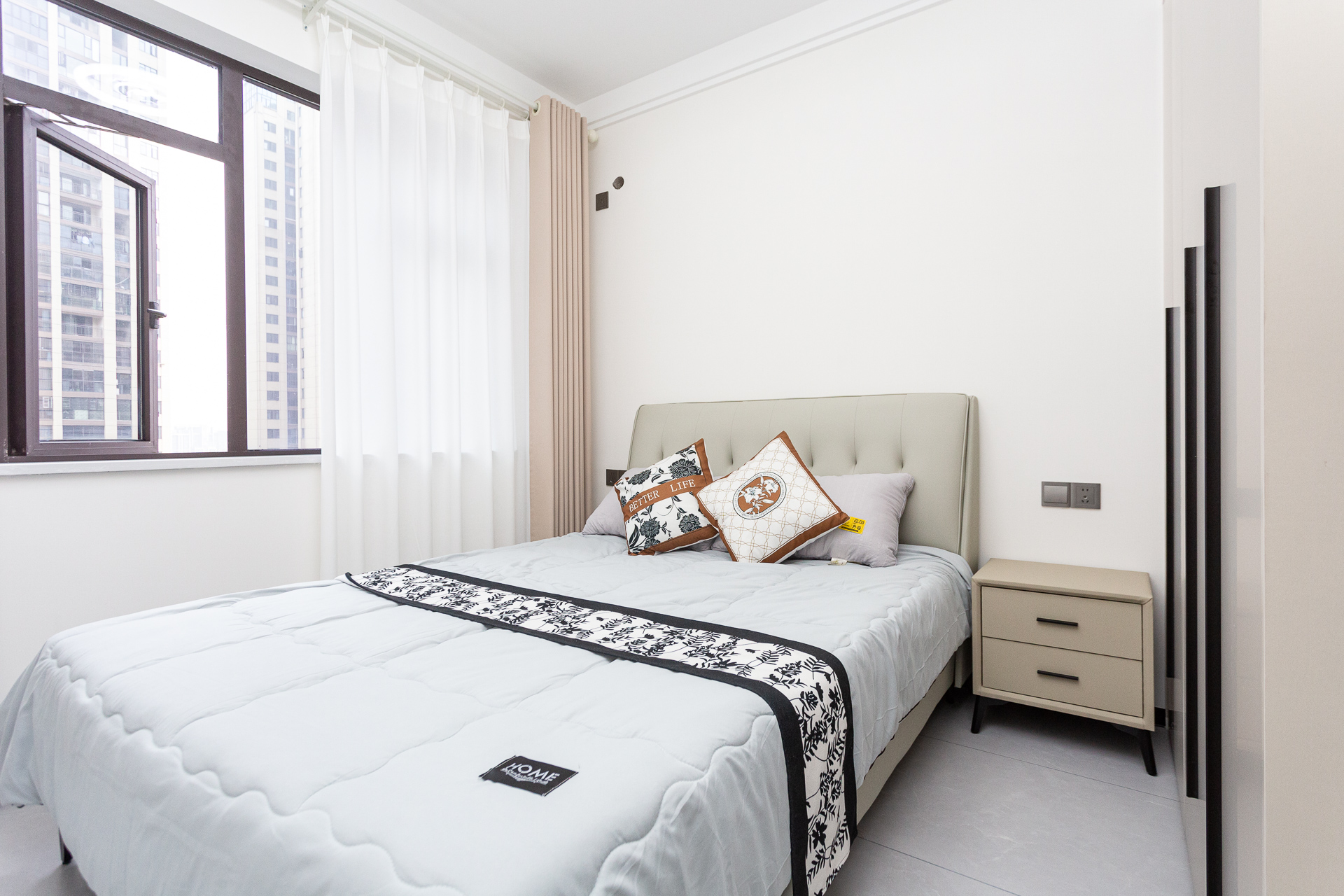 乾源国际  3室2厅2卫    95.7万卧室