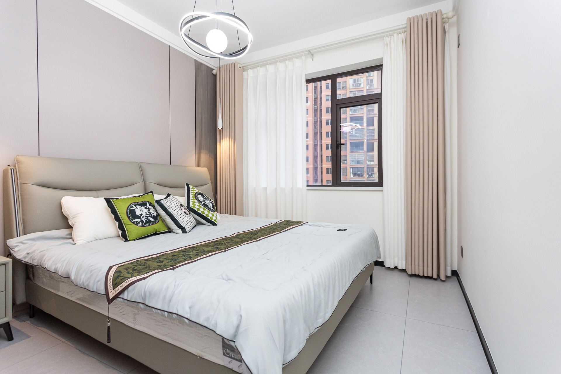 乾源国际  3室2厅2卫    95.7万卧室