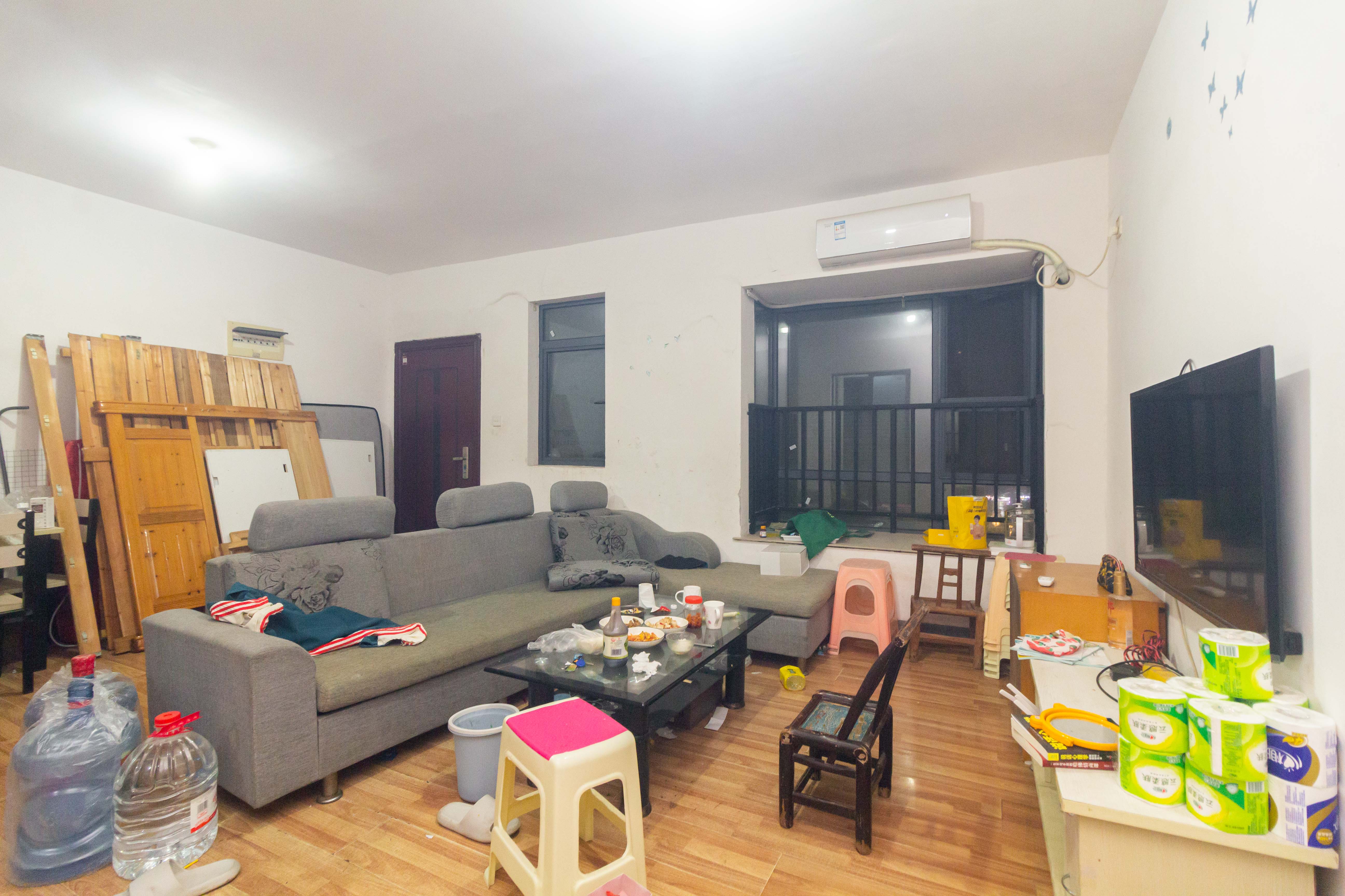 中国铁建国际城一期  3室2厅1卫    49.8万 中国铁建国际城一期  3室2厅1卫    49.8万客厅