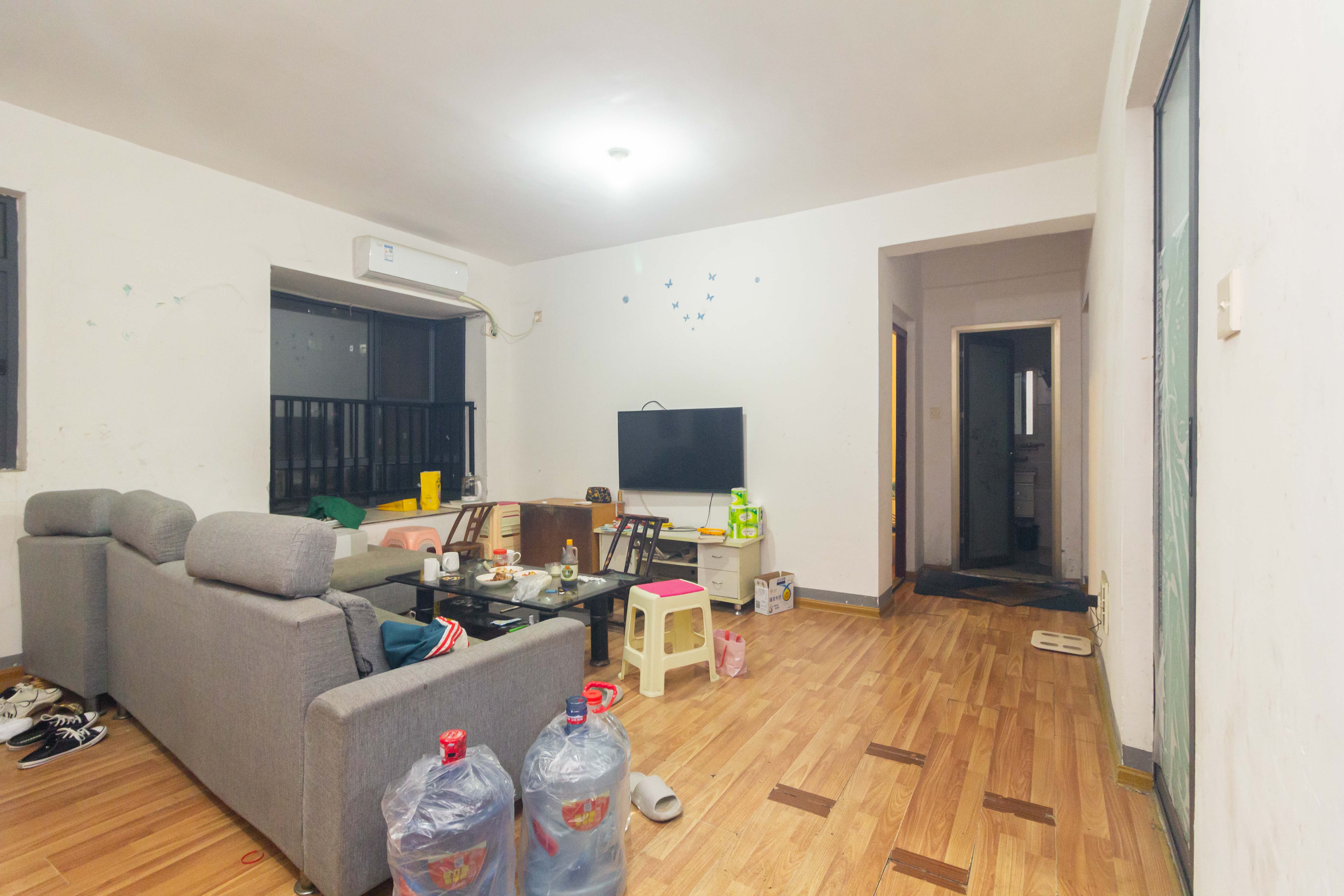 中国铁建国际城一期  3室2厅1卫    49.8万 中国铁建国际城一期  3室2厅1卫    49.8万客厅