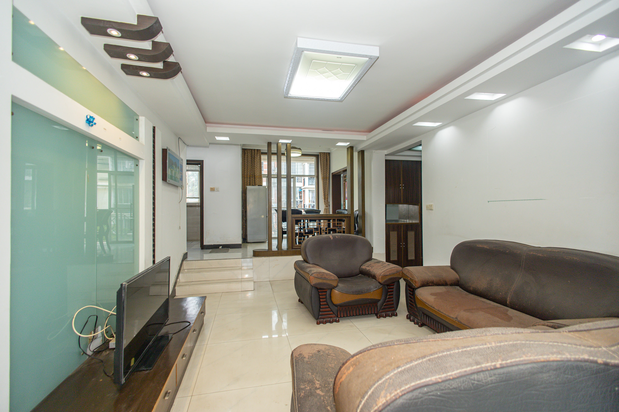 山水人家一二期 3室2厅2卫 68.8万 山水人家一二期 3室2厅2卫 68.8万客厅