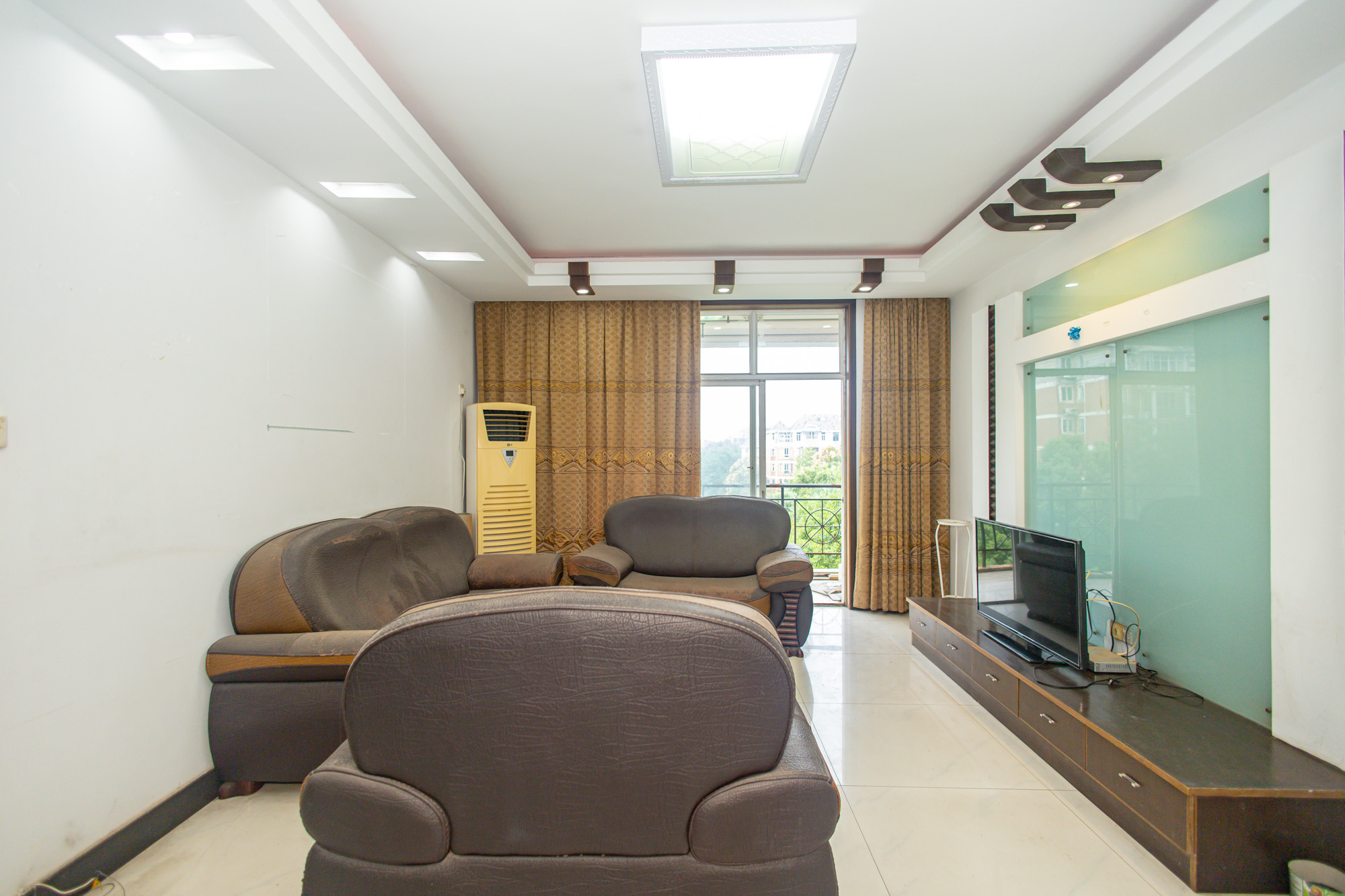 山水人家一二期 3室2厅2卫 68.8万 山水人家一二期 3室2厅2卫 68.8万客厅