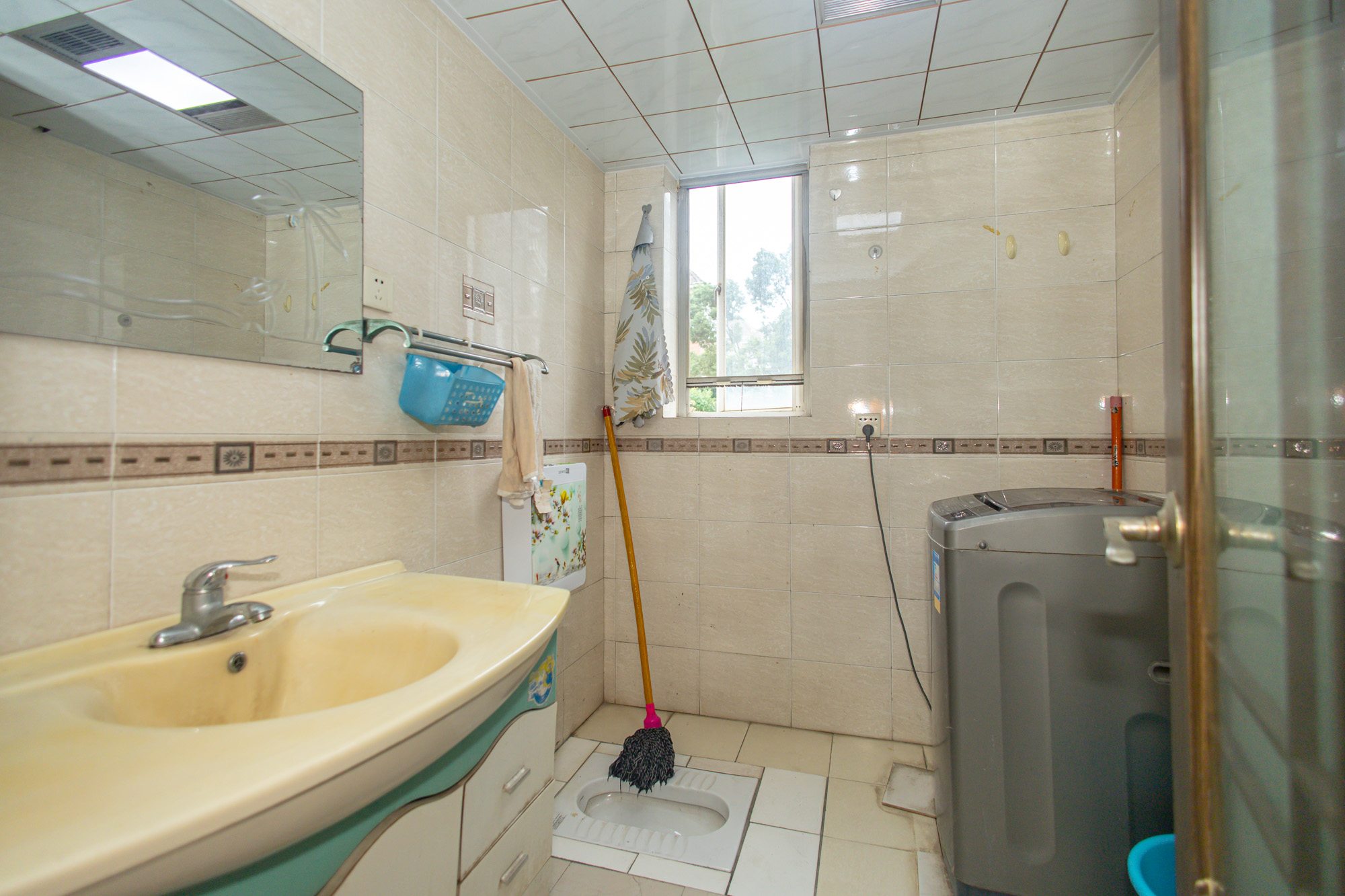 山水人家一二期 3室2厅2卫 68.8万 山水人家一二期 3室2厅2卫 68.8万卫生间