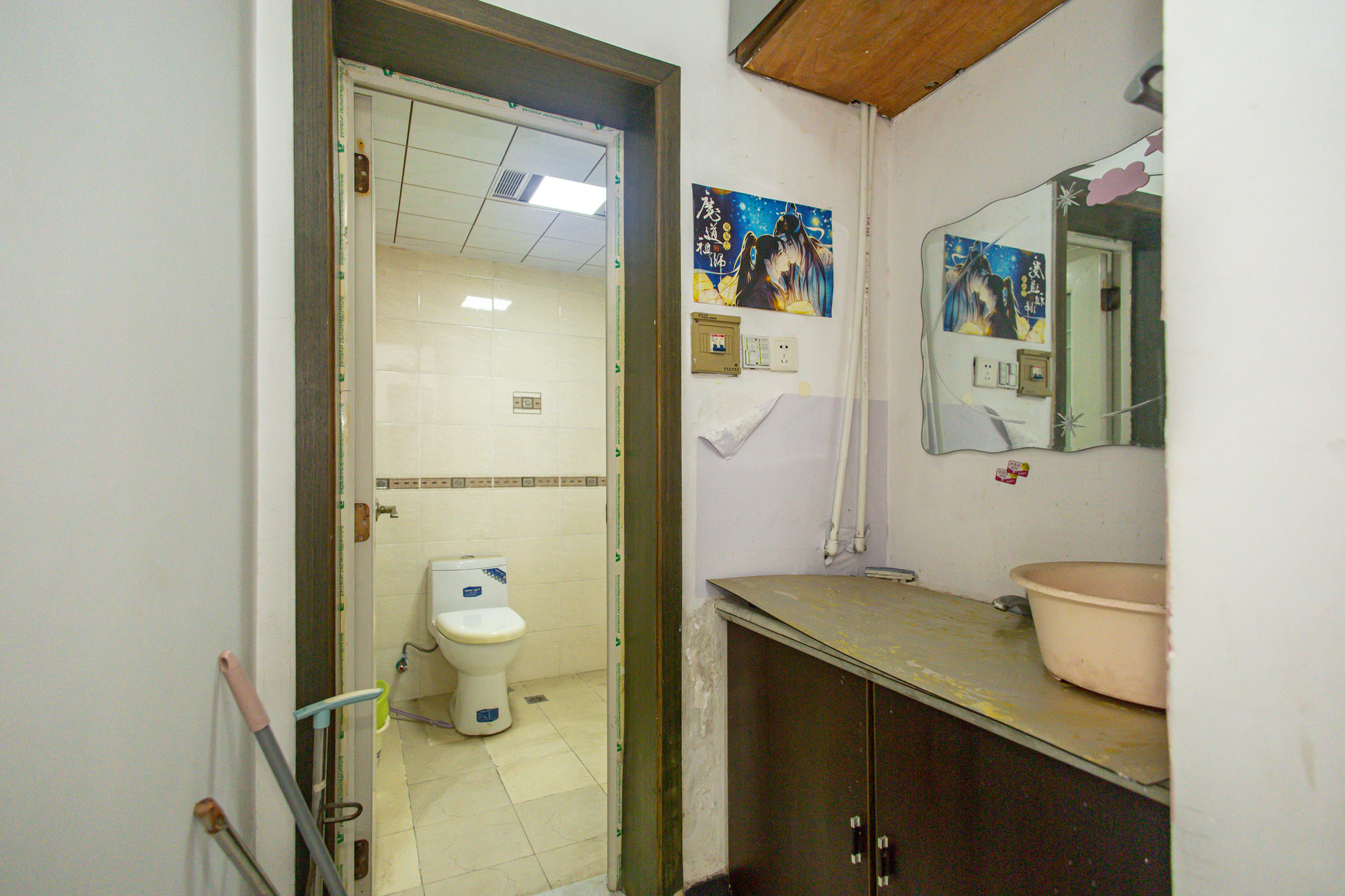 山水人家一二期 3室2厅2卫 68.8万 山水人家一二期 3室2厅2卫 68.8万卫生间