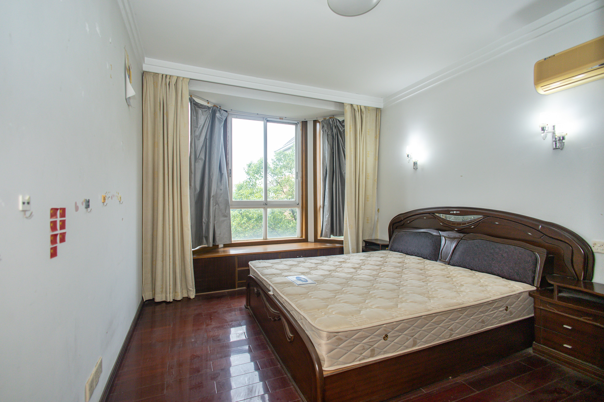 山水人家一二期 3室2厅2卫 68.8万 山水人家一二期 3室2厅2卫 68.8万卧室