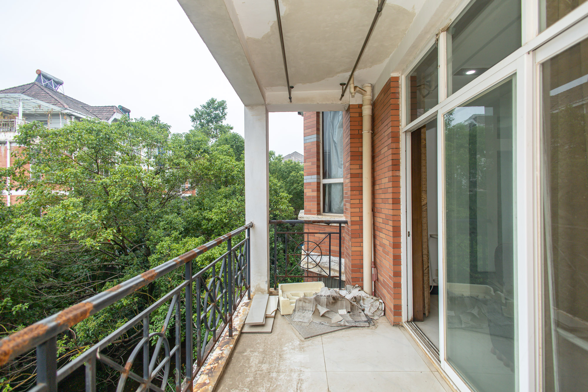 山水人家一二期 3室2厅2卫 68.8万 山水人家一二期 3室2厅2卫 68.8万阳台