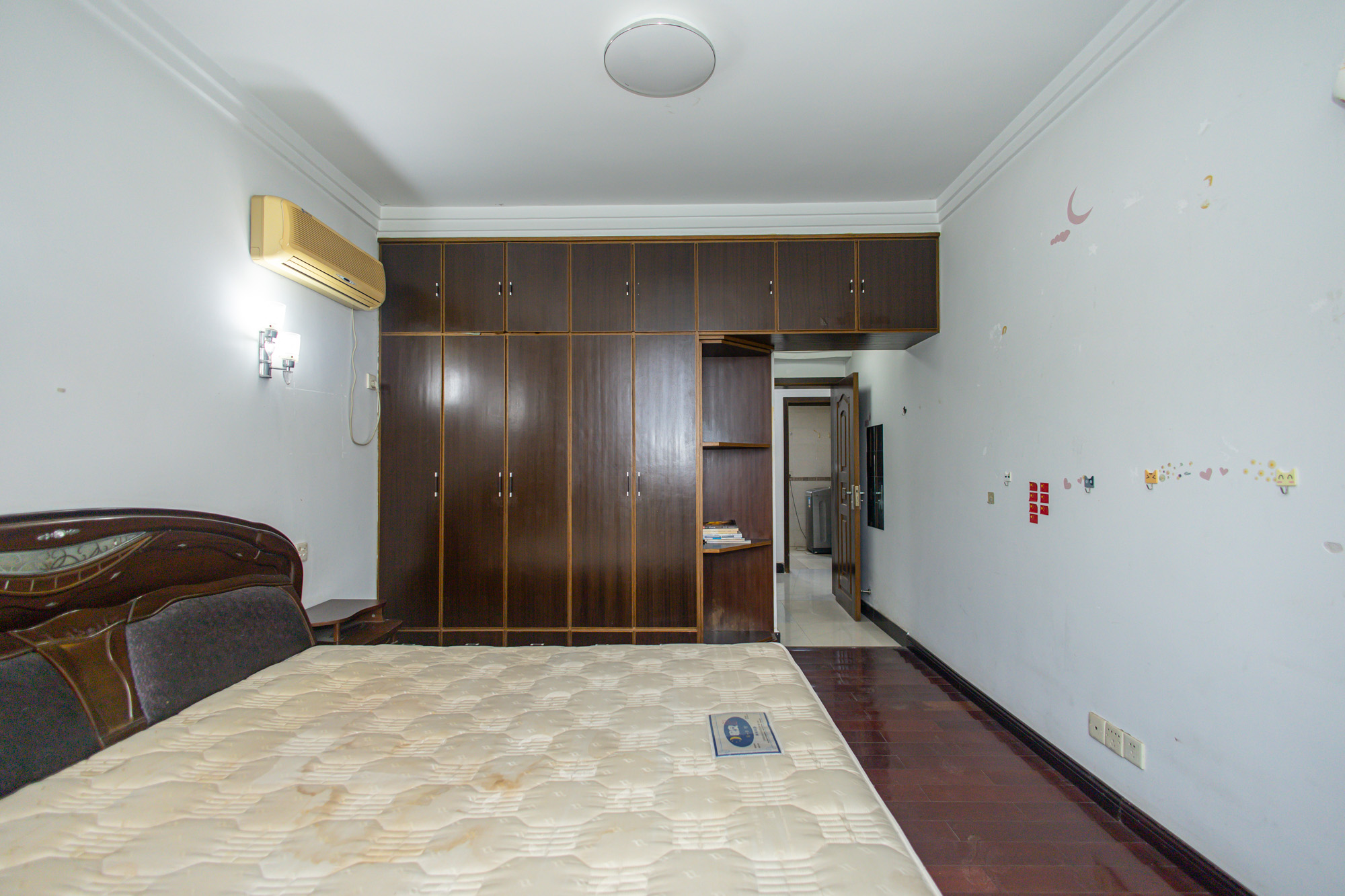 山水人家一二期 3室2厅2卫 68.8万 山水人家一二期 3室2厅2卫 68.8万卧室