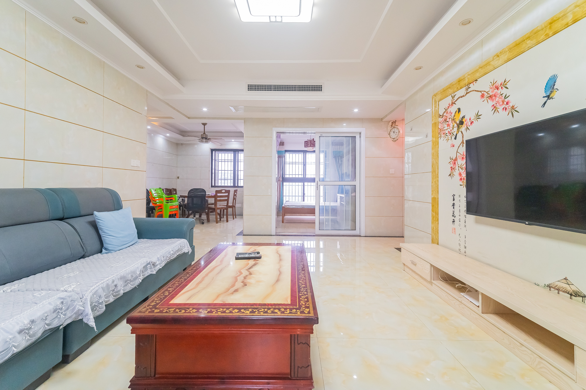 星湖湾一期高层 4室2厅2卫 112.8万 星湖湾一期高层 4室2厅2卫 112.8万客厅